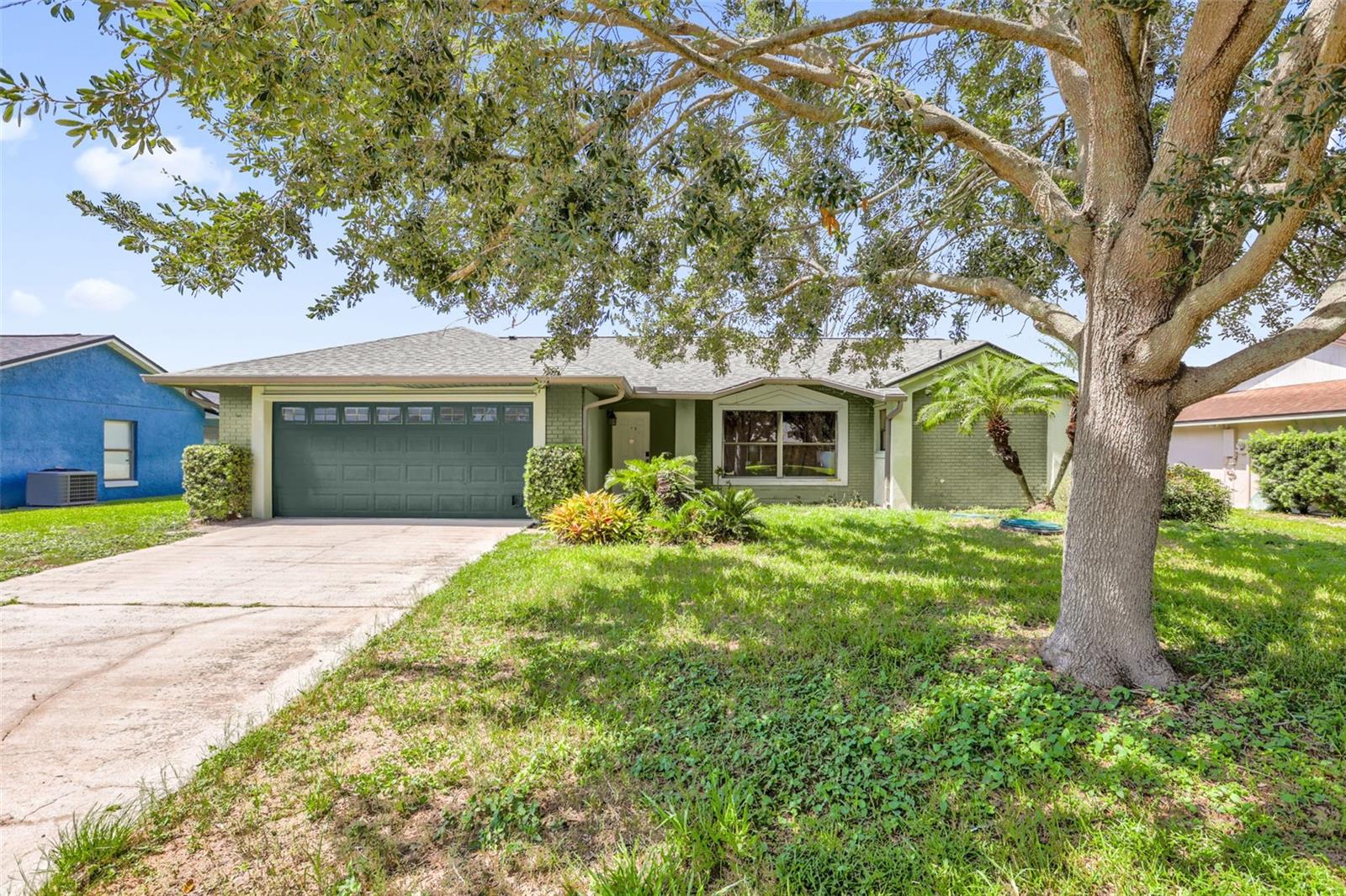 Single Family Residence in ORLANDO, FL - Daniel Dourado
