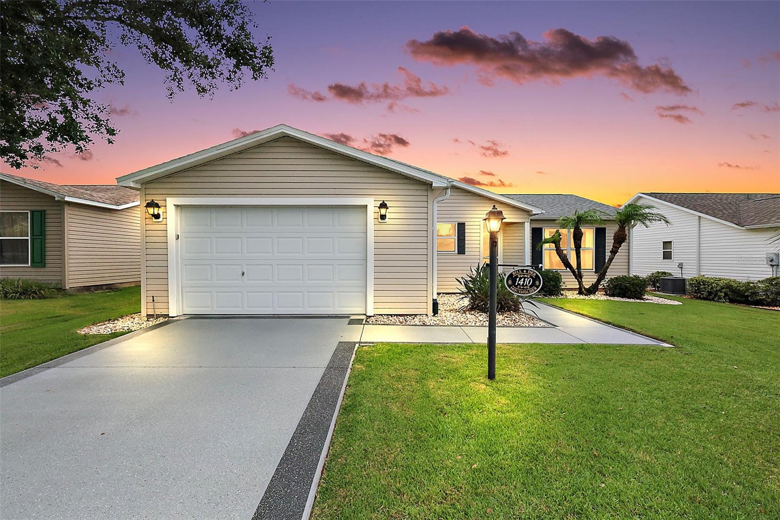 Single Family Residence in THE VILLAGES, FL - Daniel Dourado