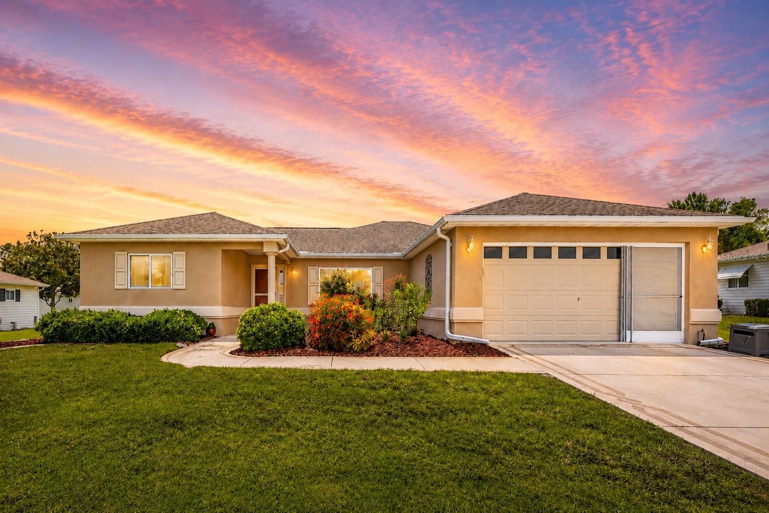 Single Family Residence in SUMMERFIELD, FL - Daniel Dourado