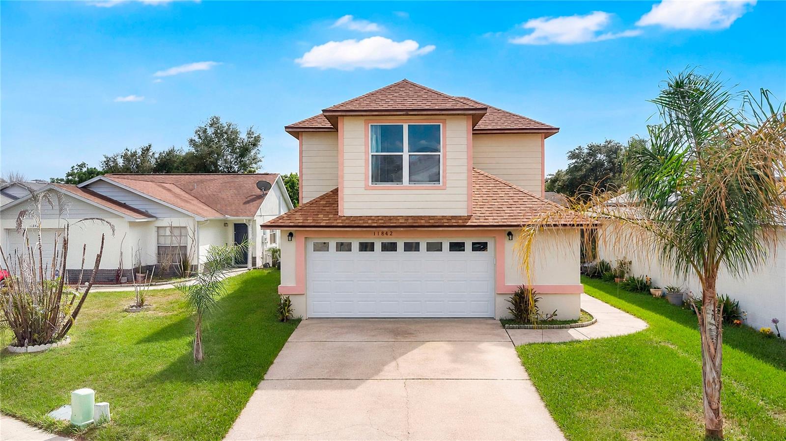 Single Family Residence in ORLANDO, FL - Daniel Dourado
