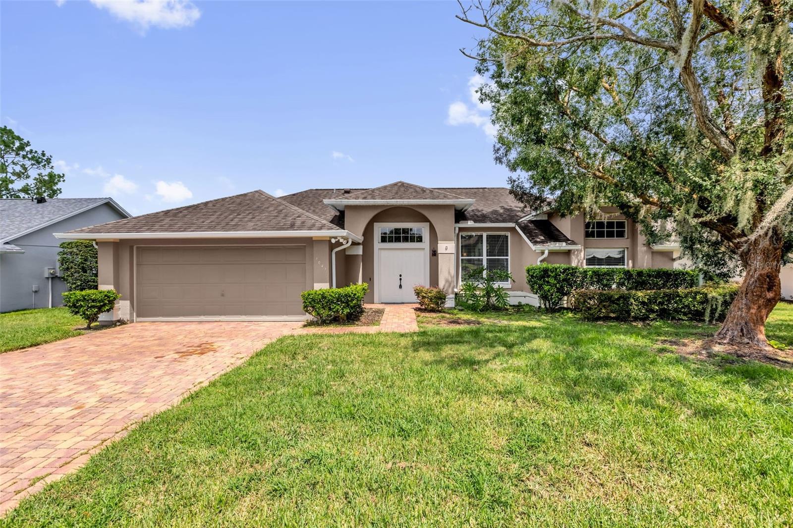 Single Family Residence in OVIEDO, FL - Daniel Dourado