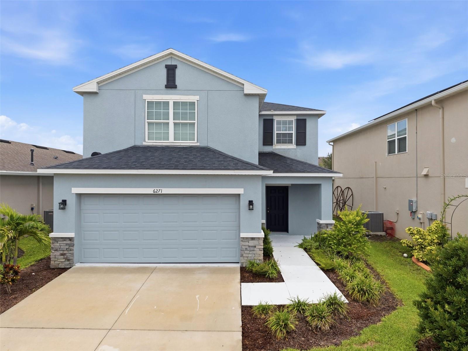 Single Family Residence in PALMETTO, FL - Daniel Dourado