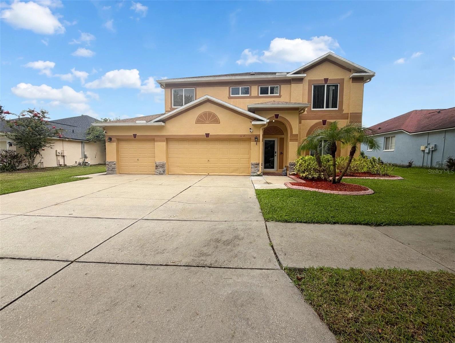 Single Family Residence in VALRICO, FL - Daniel Dourado