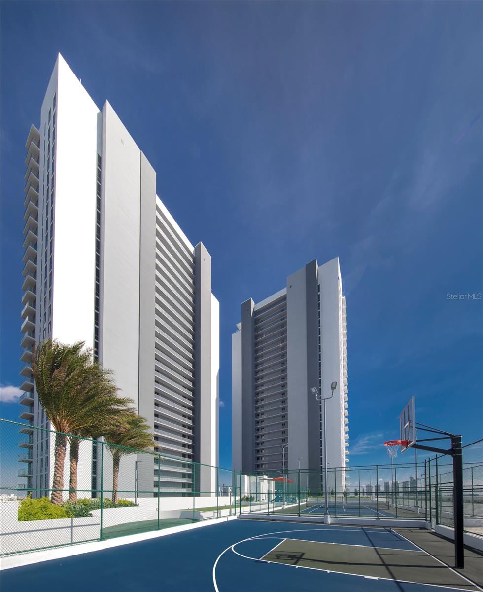 Condominium em NORTH MIAMI BEACH, FL - Daniel Dourado