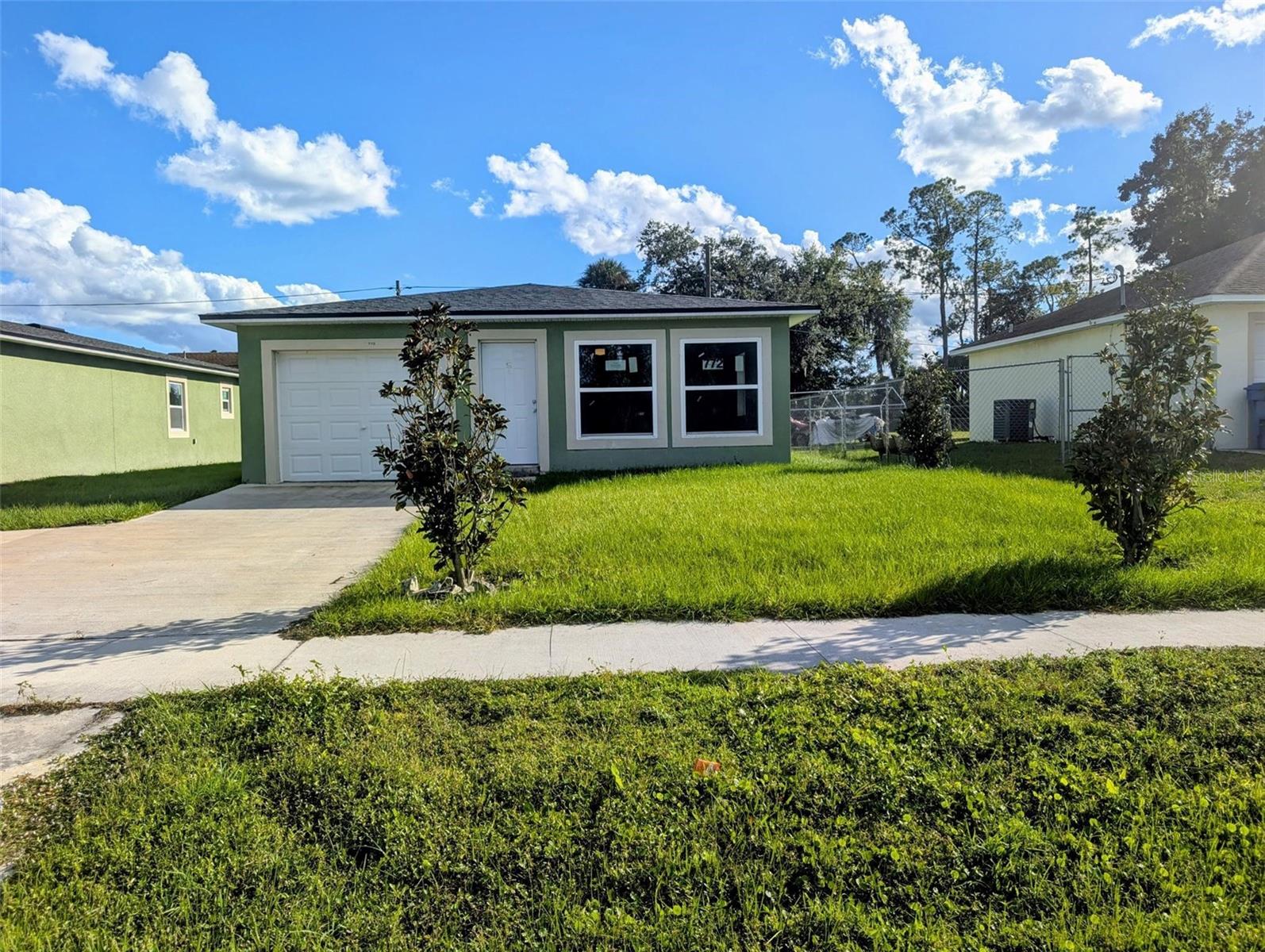 Single Family Residence in OVIEDO, FL - Daniel Dourado