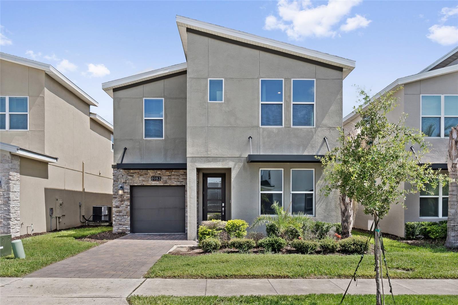 Single Family Residence in DAVENPORT, FL - Daniel Dourado