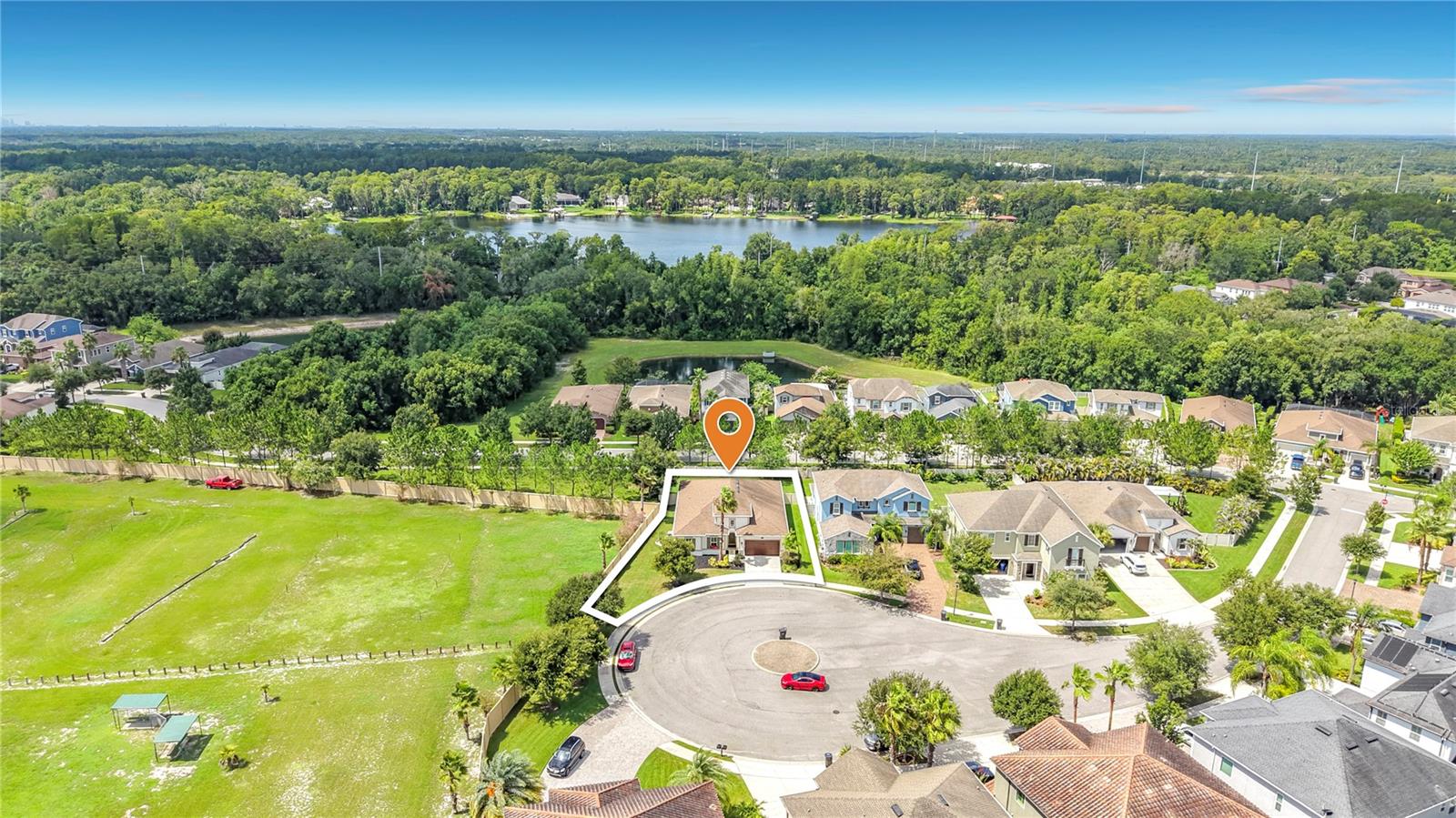 Single Family Residence in LUTZ, FL - Daniel Dourado