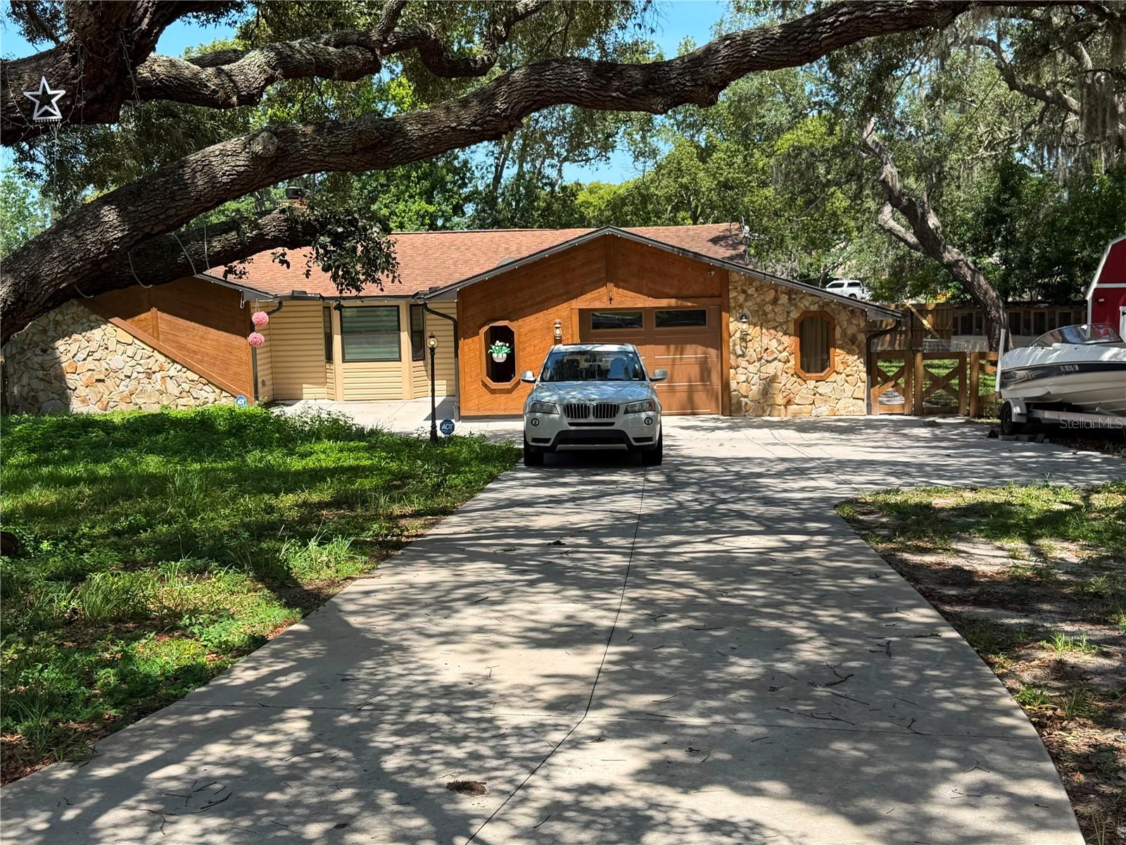 Single Family Residence em SPRING HILL, FL - Daniel Dourado
