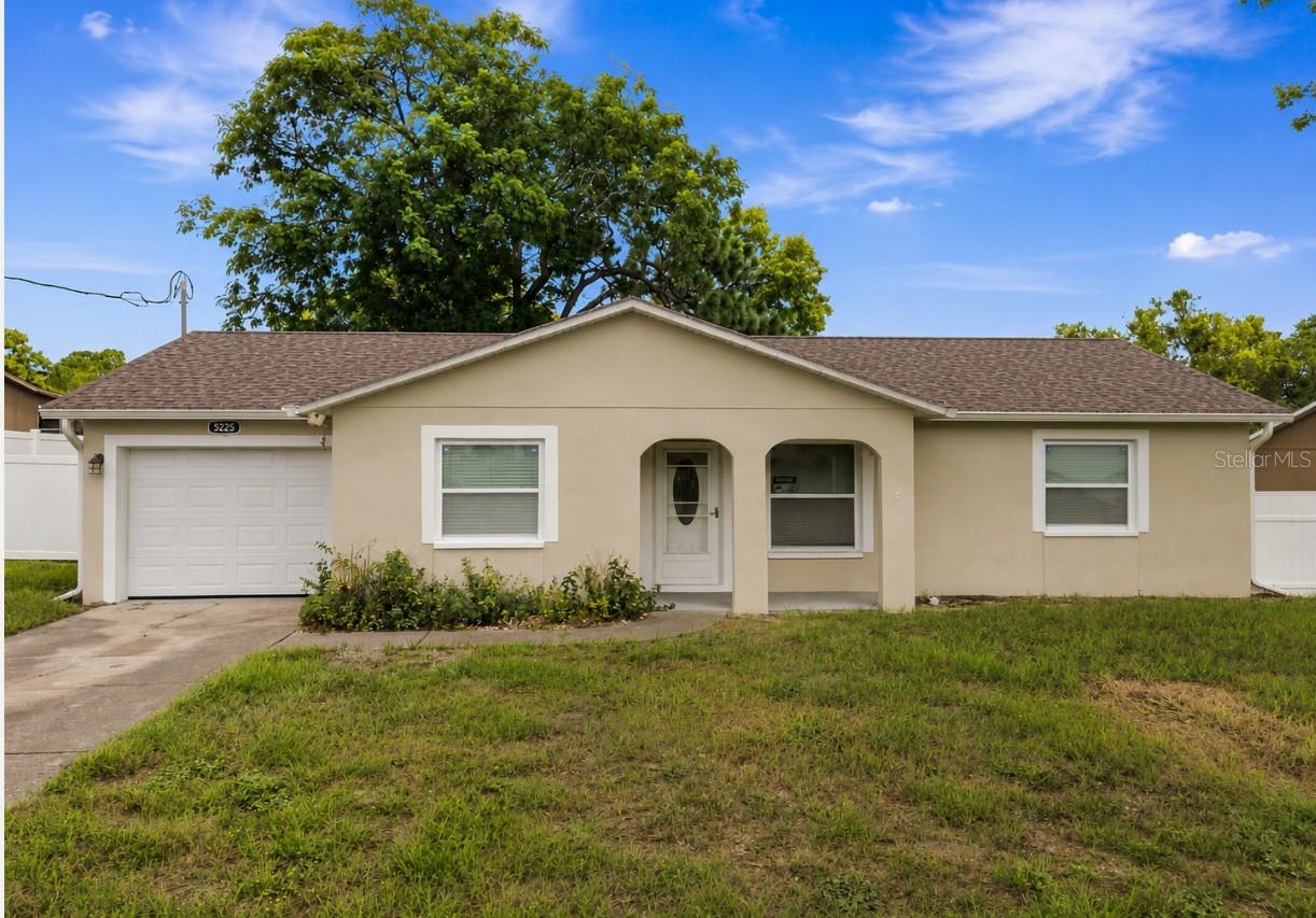 Single Family Residence em SPRING HILL, FL - Daniel Dourado