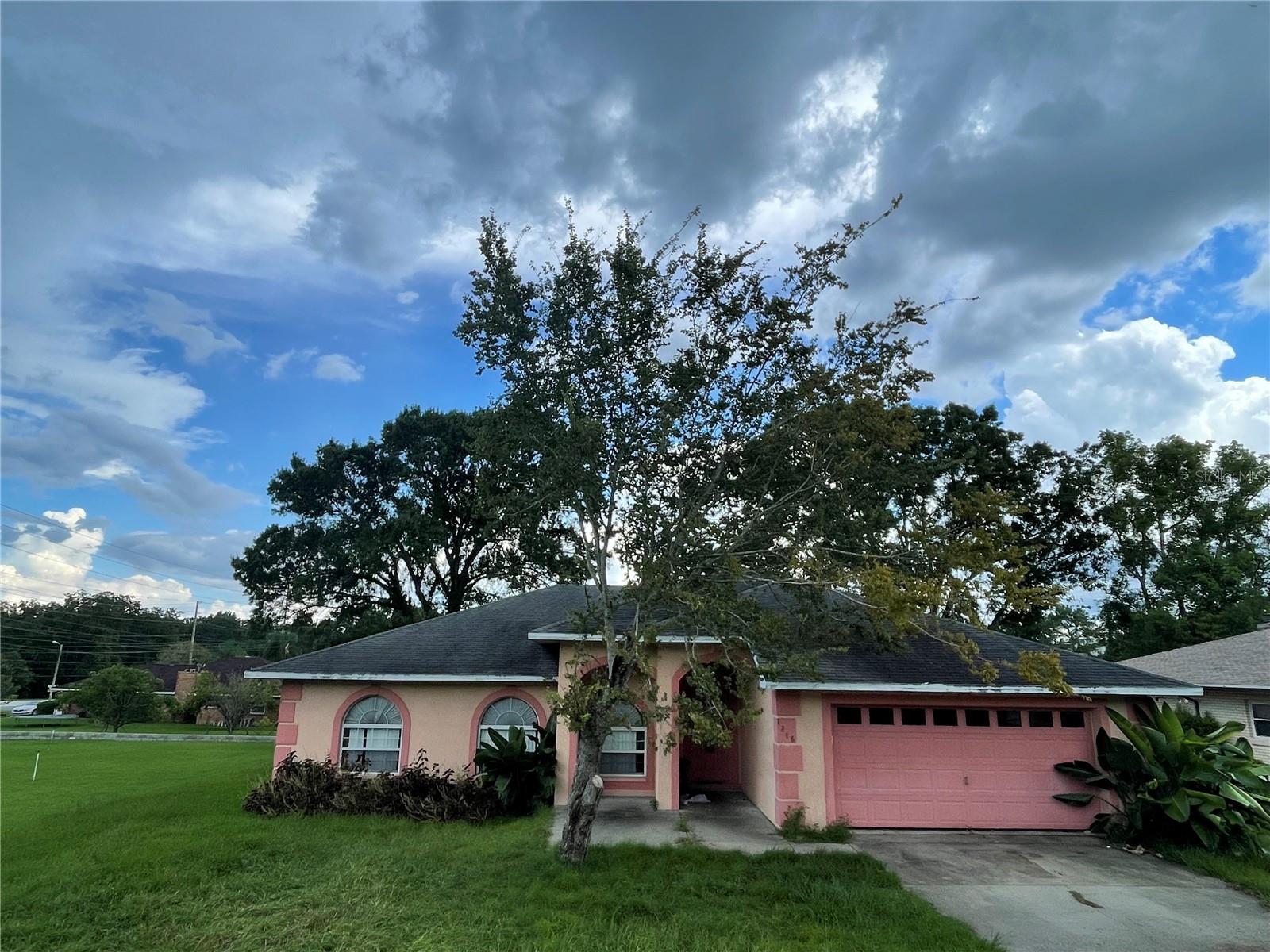 Single Family Residence in LAKELAND, FL - Daniel Dourado