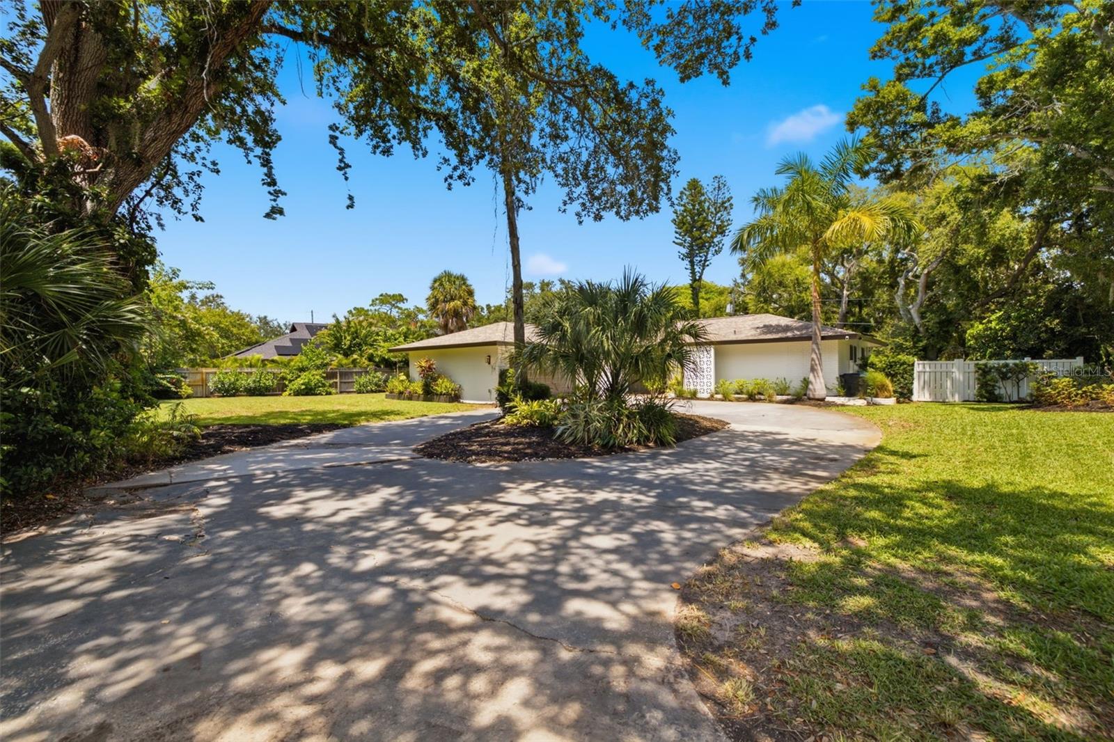 Single Family Residence em ST PETERSBURG, FL - Daniel Dourado