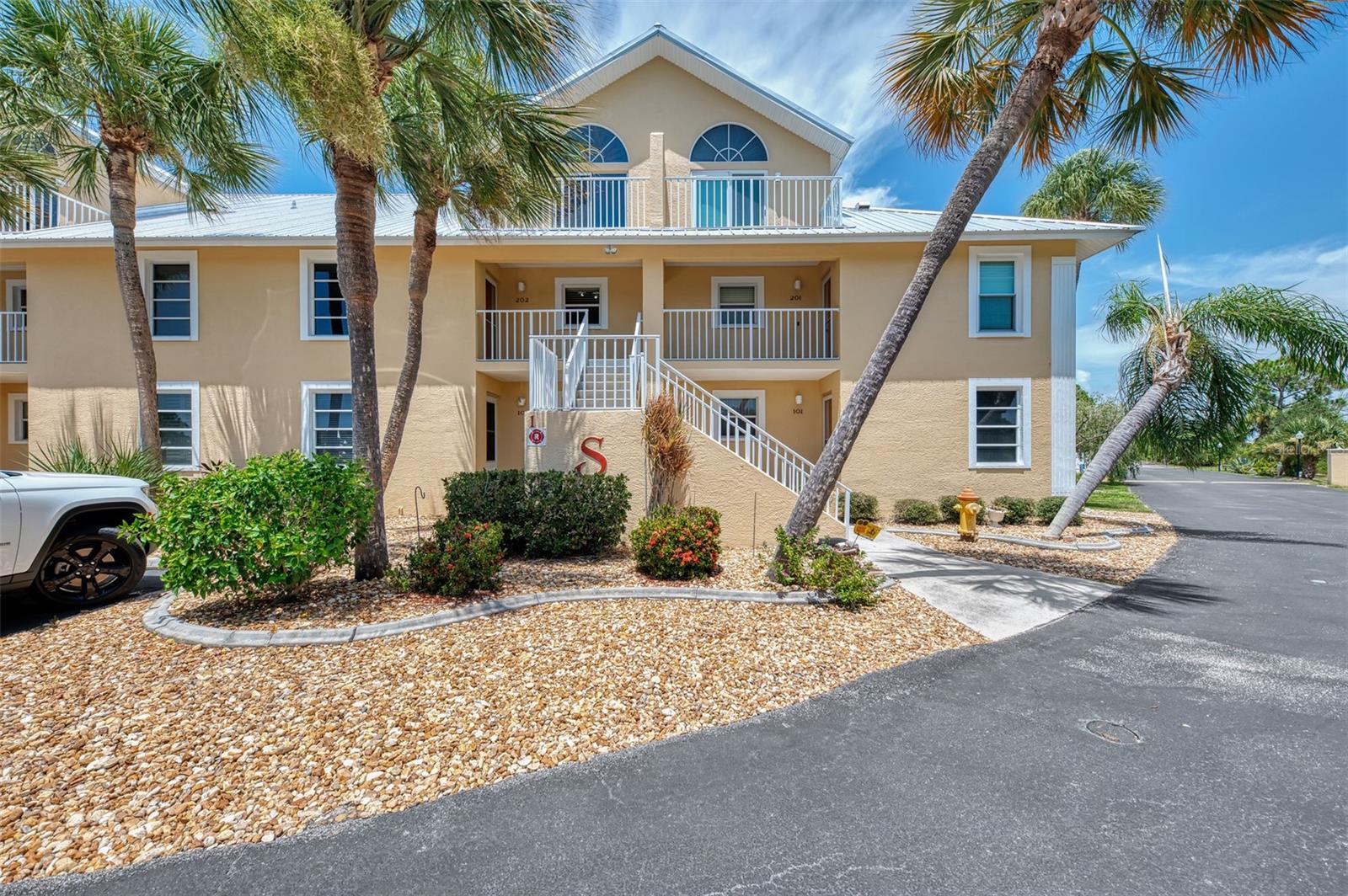 Condominium in ENGLEWOOD, FL - Daniel Dourado