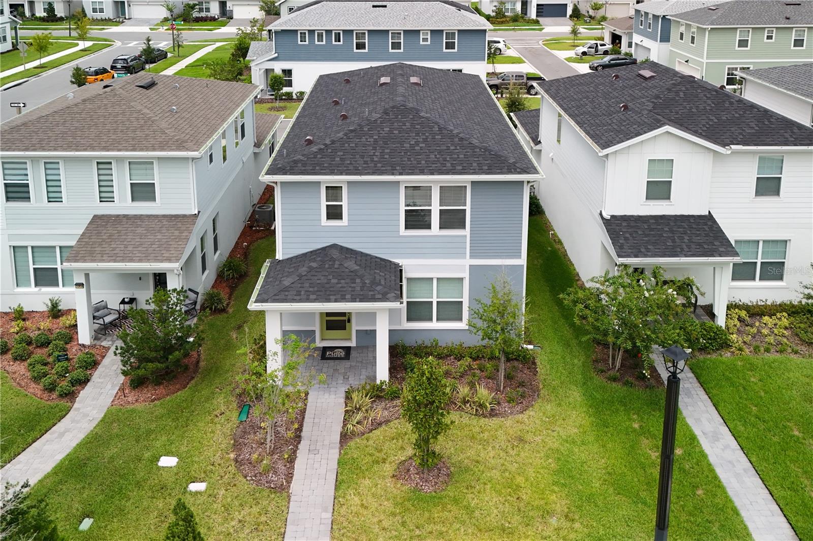 Single Family Residence in ORLANDO, FL - Daniel Dourado
