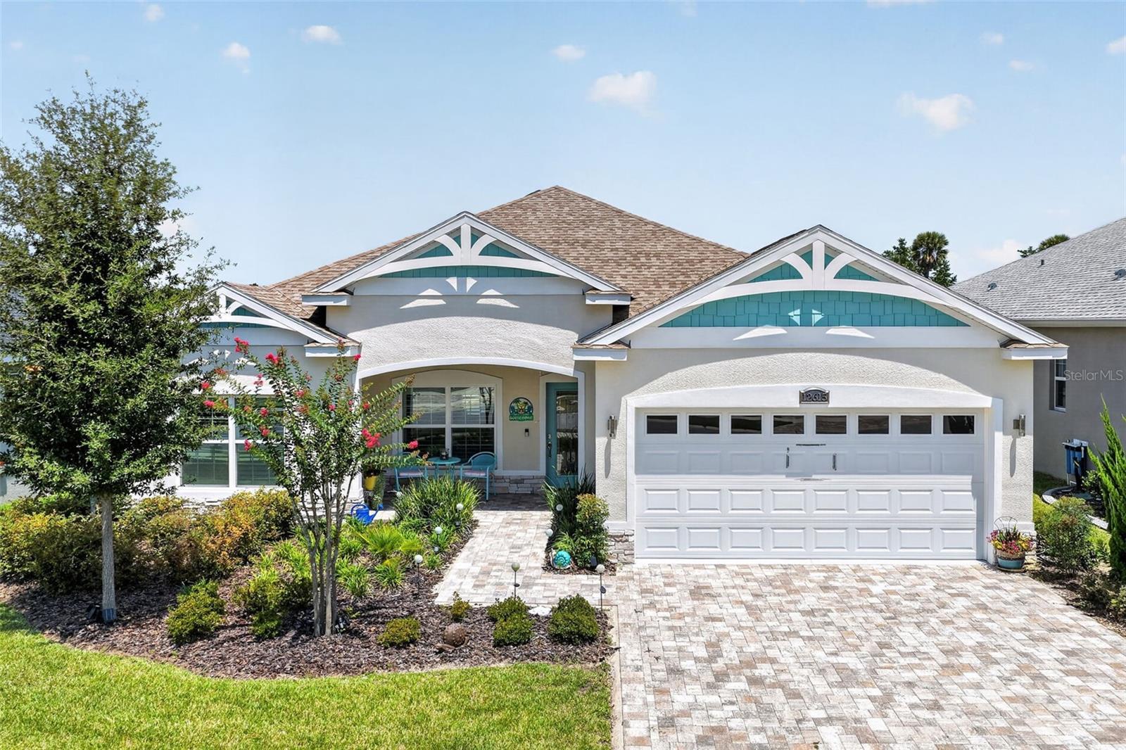 Single Family Residence in OXFORD, FL - Daniel Dourado