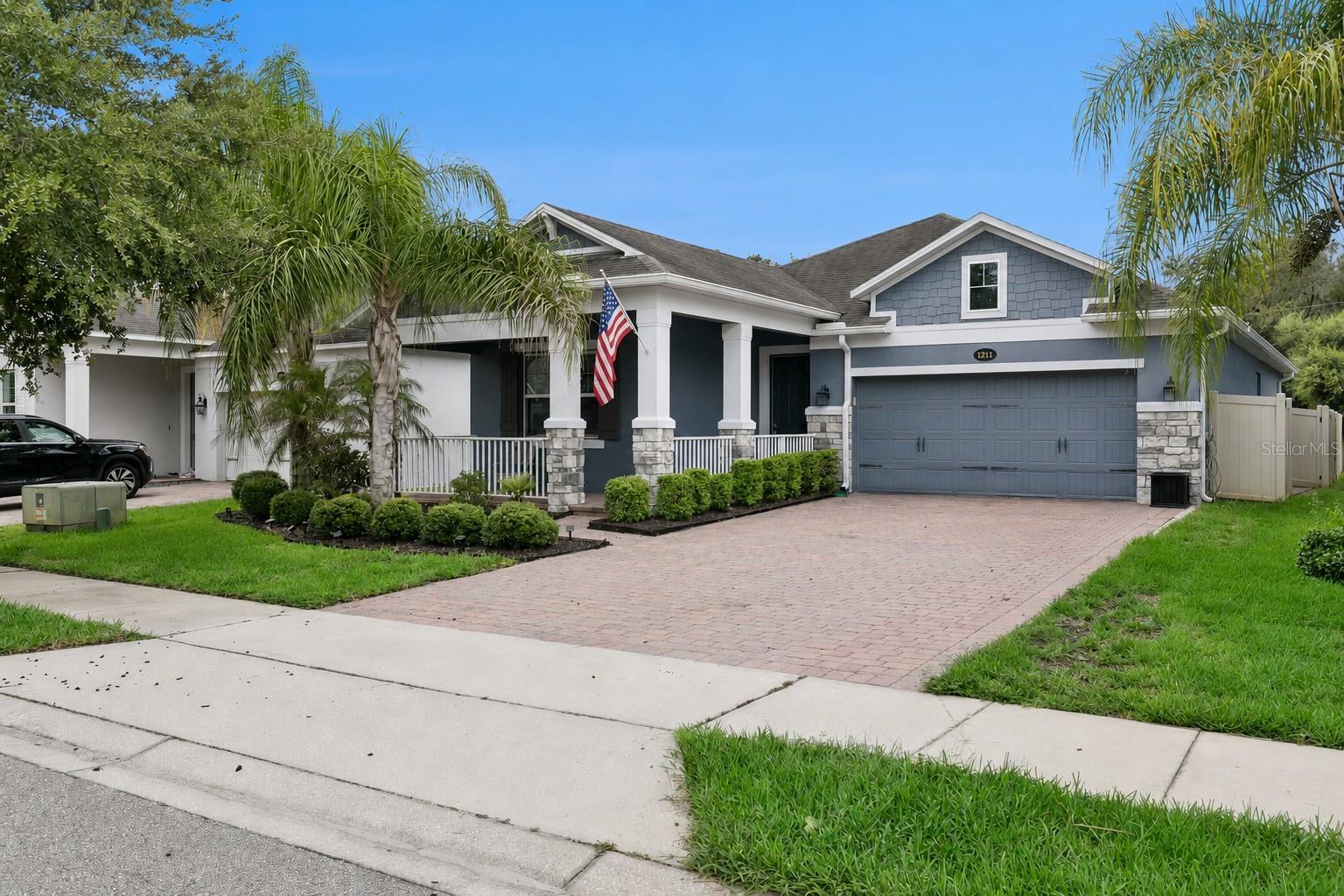 Single Family Residence in OVIEDO, FL - Daniel Dourado
