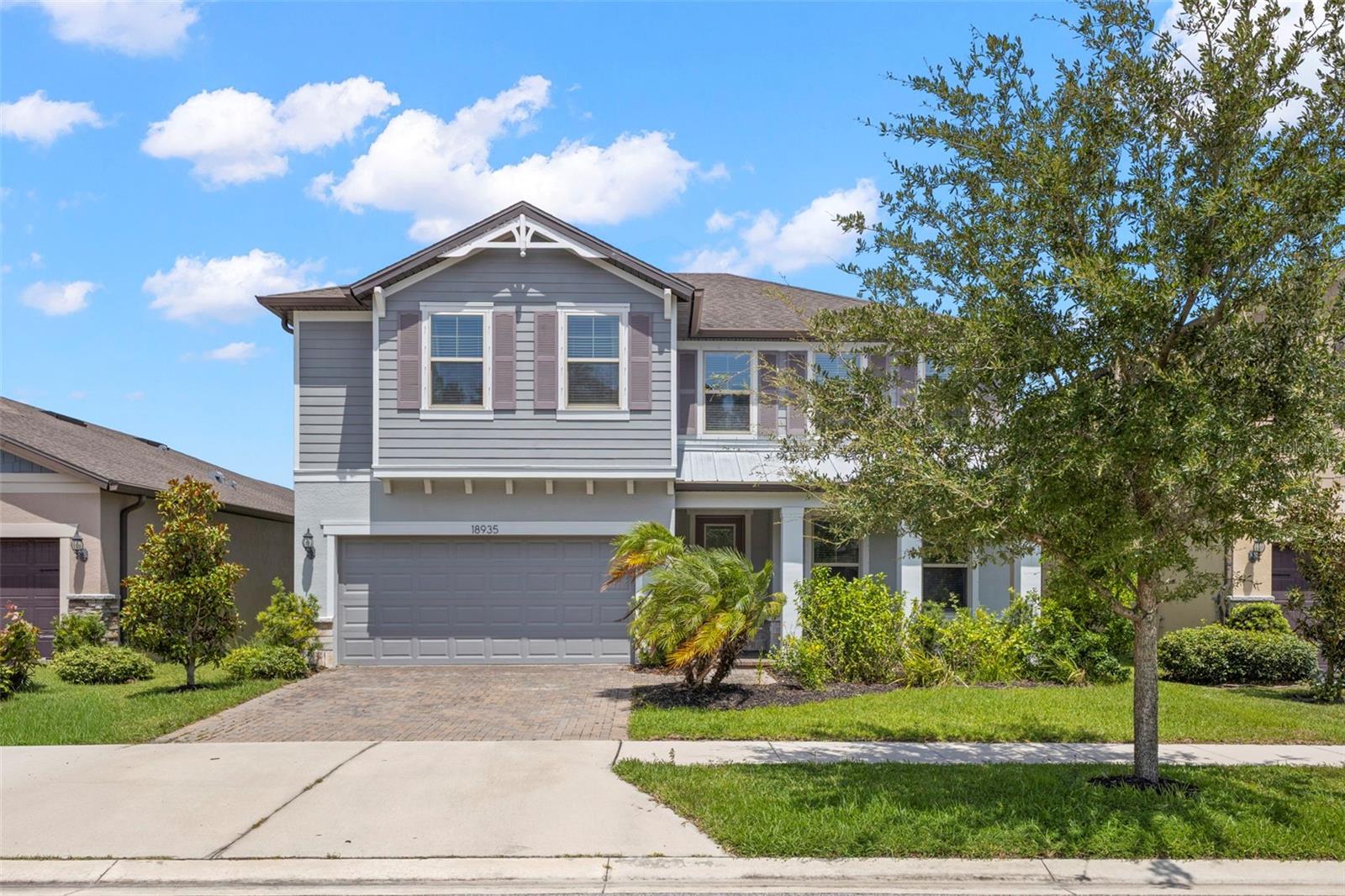 Single Family Residence in LUTZ, FL - Daniel Dourado