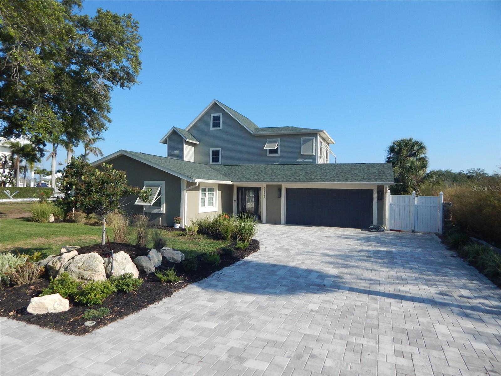 Single Family Residence in PORT RICHEY, FL - Daniel Dourado