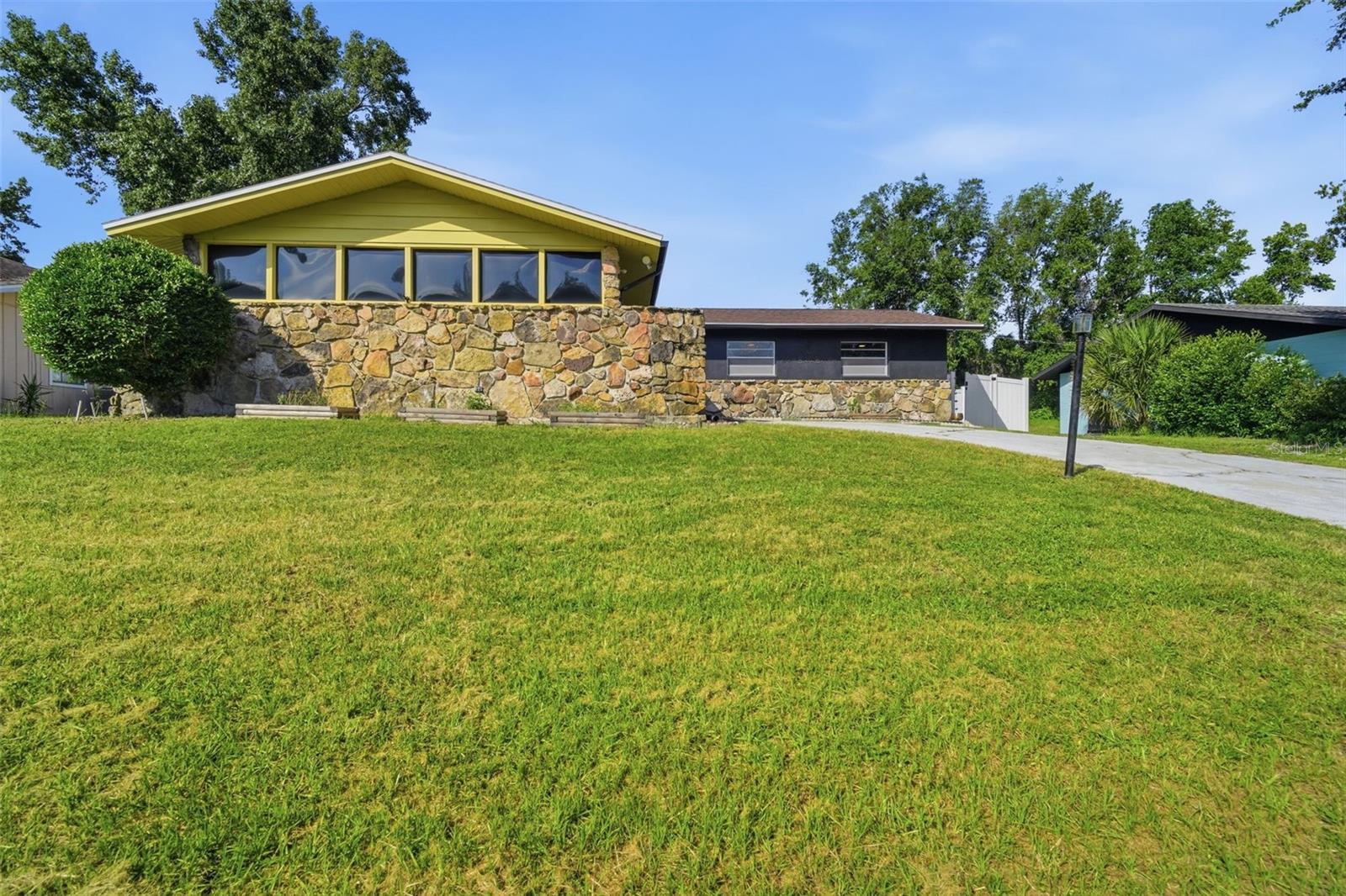 Single Family Residence em DELTONA, FL - Daniel Dourado