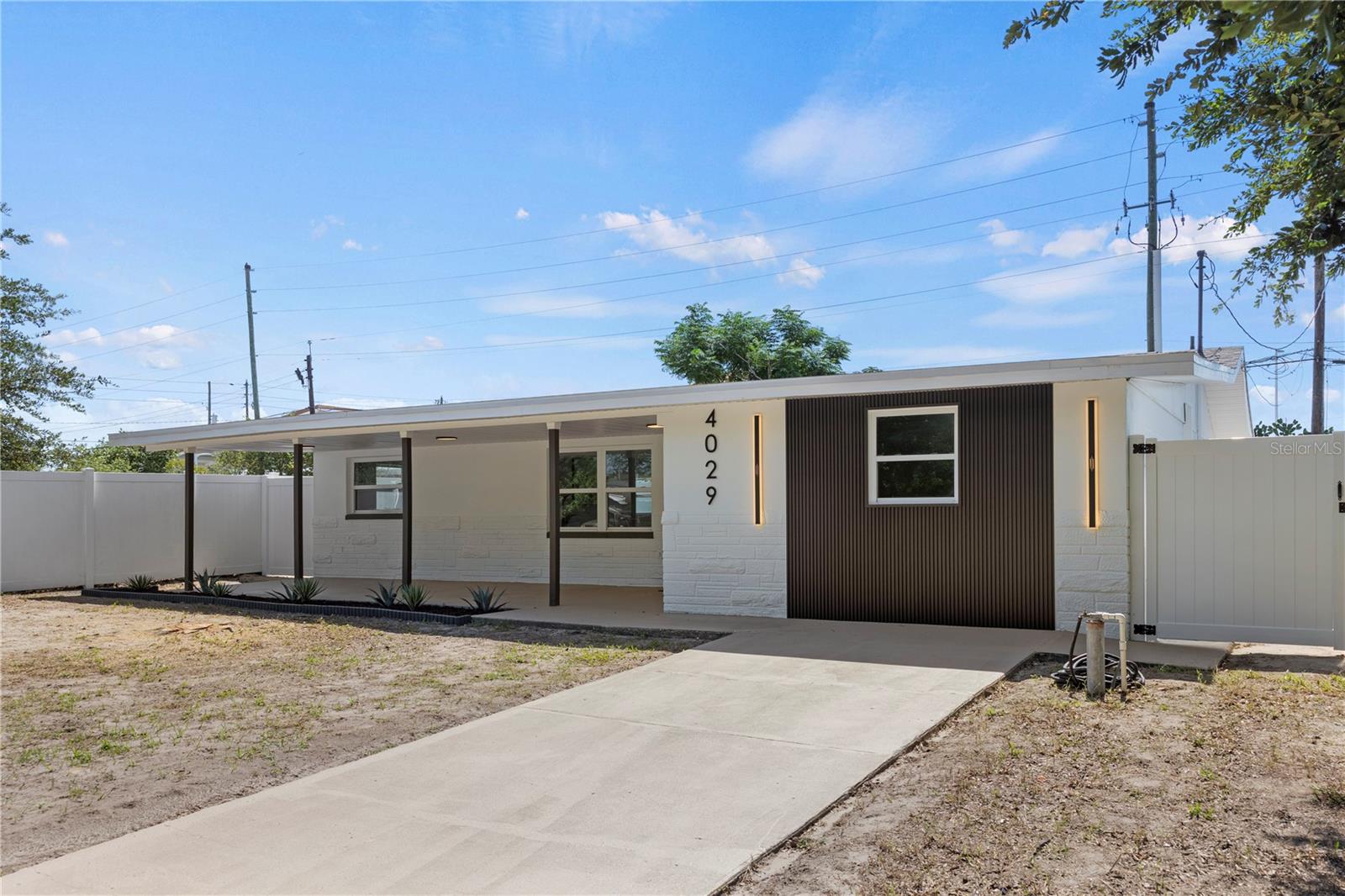 Single Family Residence in NEW PORT RICHEY, FL - Daniel Dourado