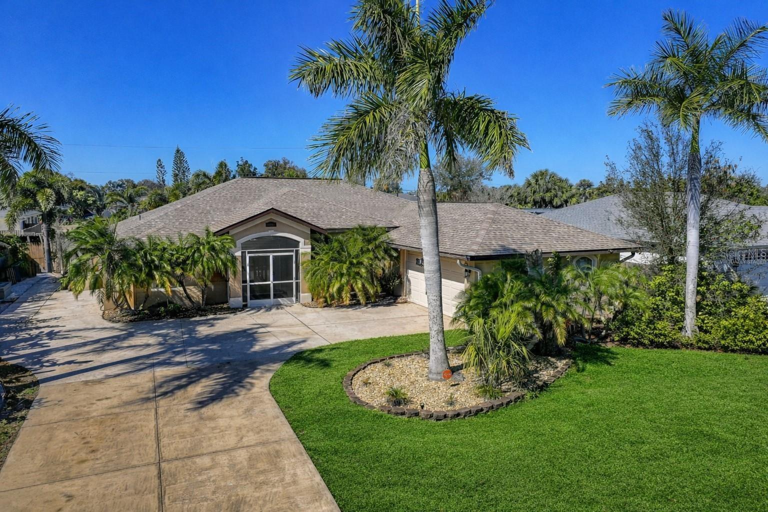 Single Family Residence in PUNTA GORDA, FL - Daniel Dourado