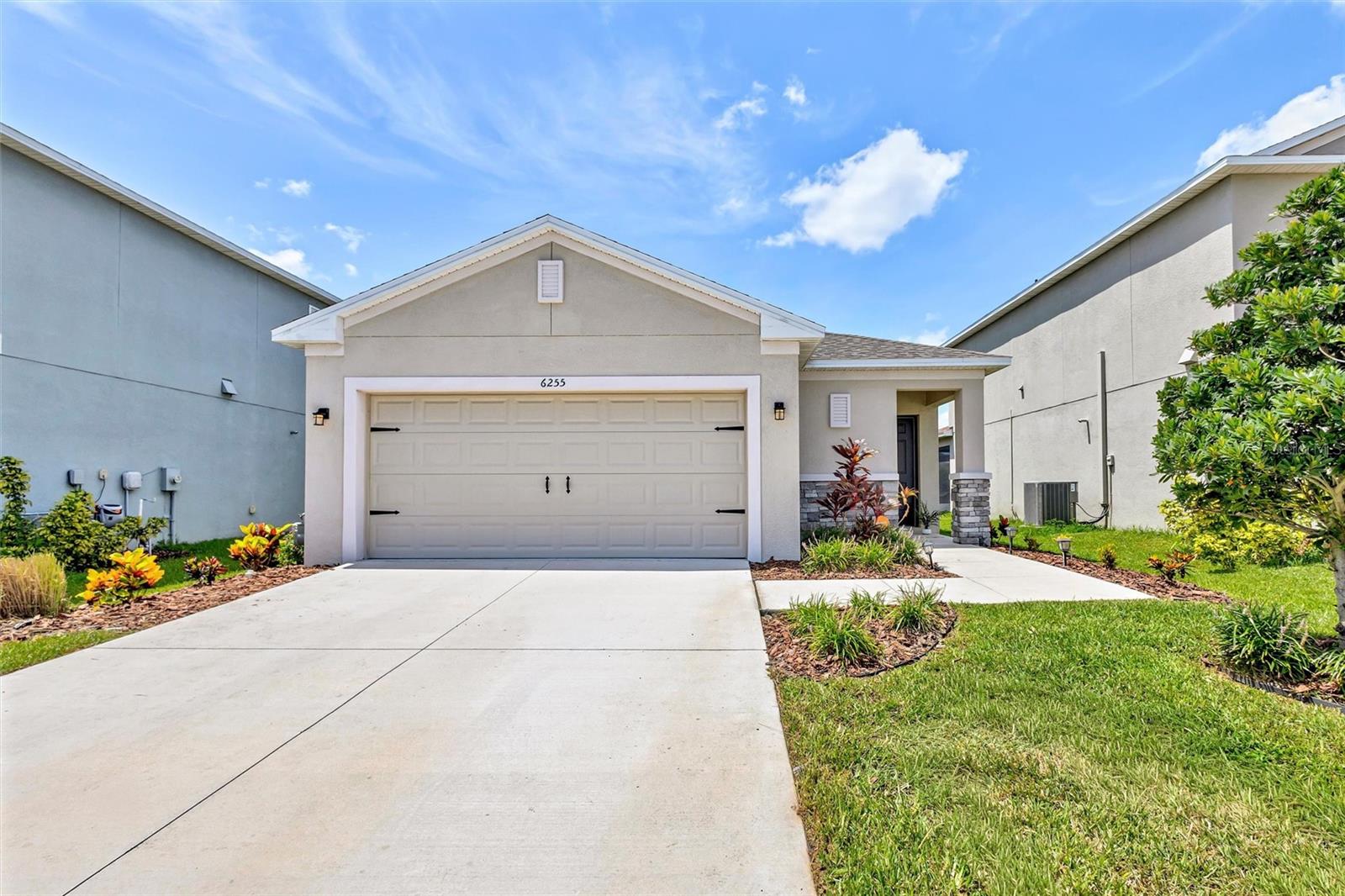 Single Family Residence in PALMETTO, FL - Daniel Dourado