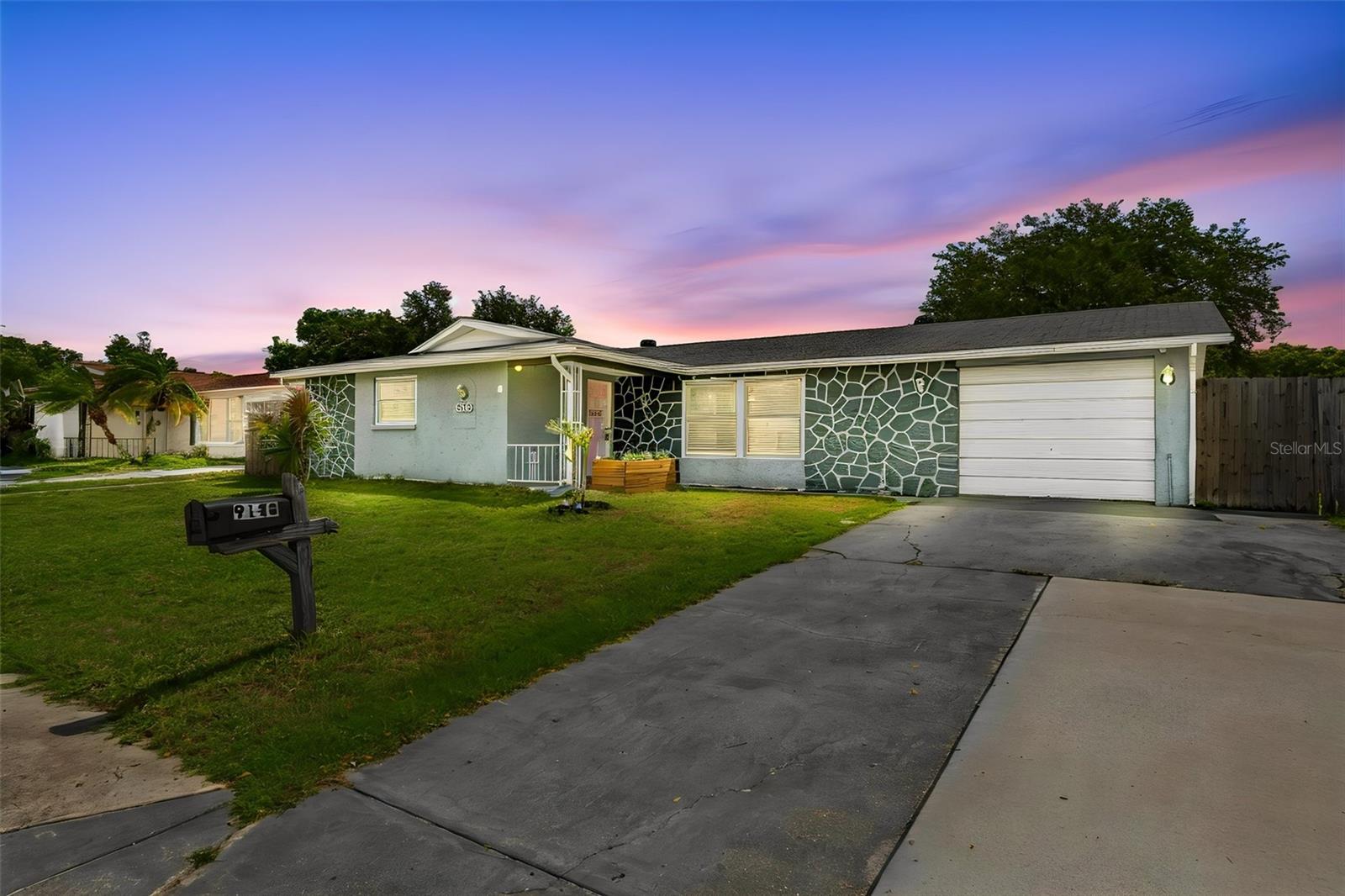 Single Family Residence in PORT RICHEY, FL - Daniel Dourado