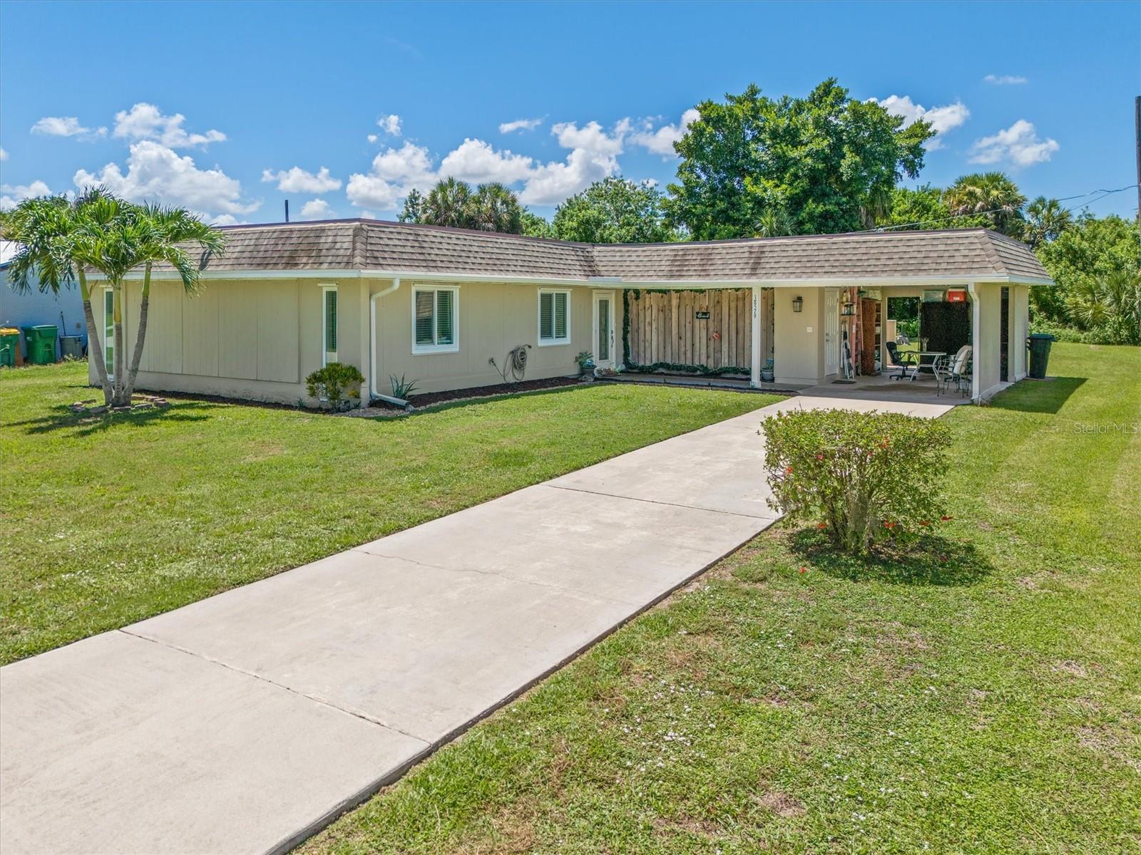 Single Family Residence in PORT CHARLOTTE, FL - Daniel Dourado