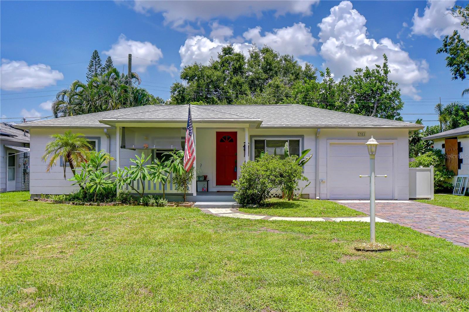 Single Family Residence em ST PETERSBURG, FL - Daniel Dourado