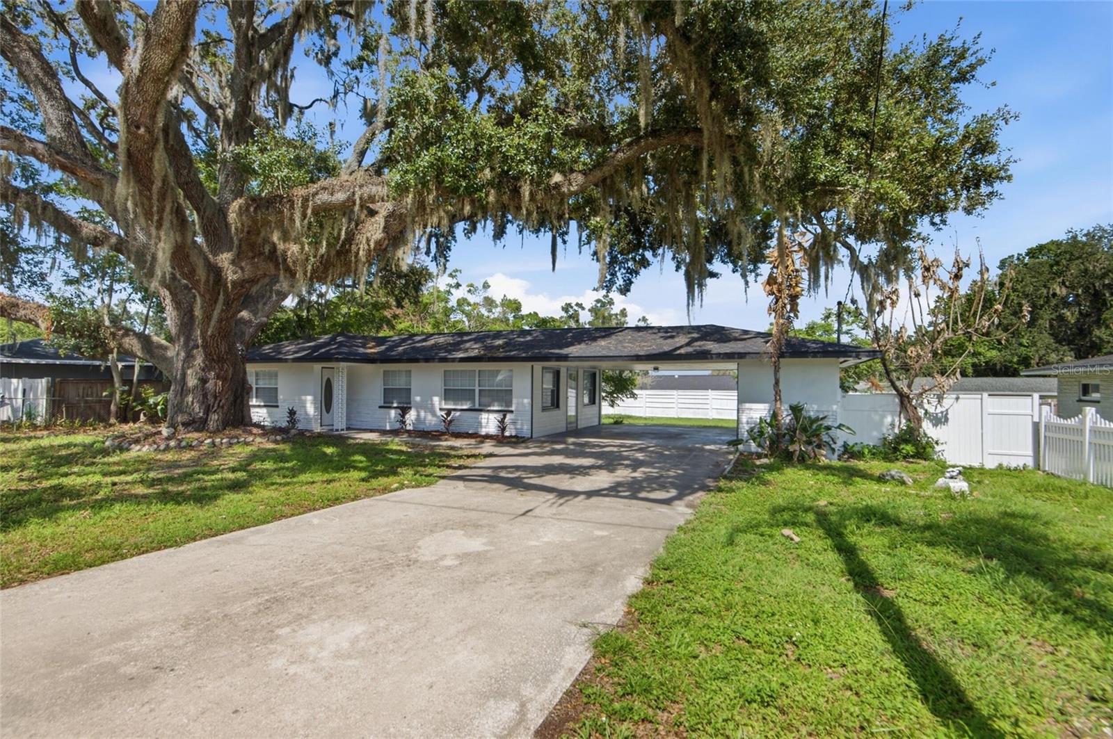 Single Family Residence in LAKELAND, FL - Daniel Dourado