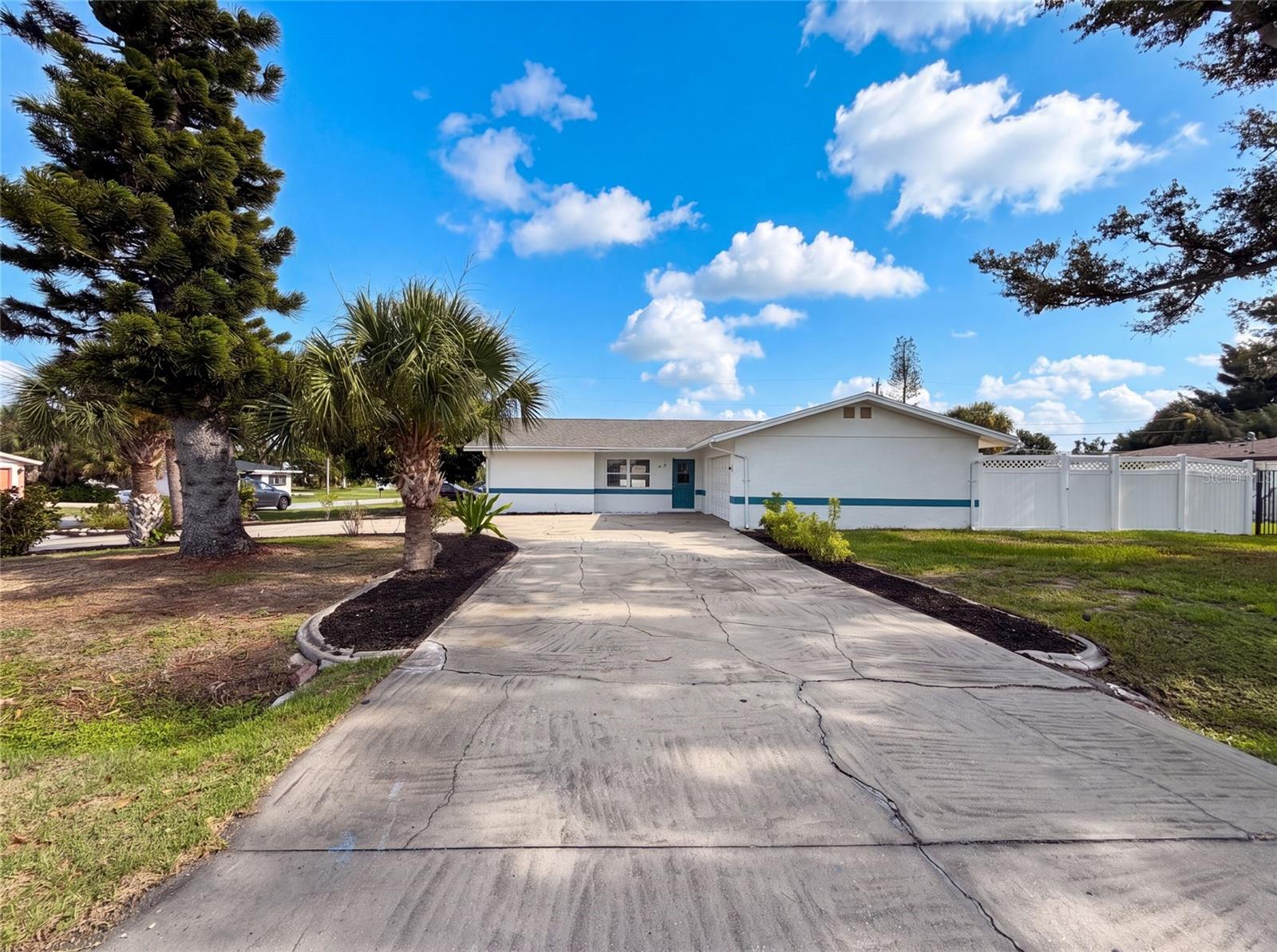 Single Family Residence in VENICE, FL - Daniel Dourado