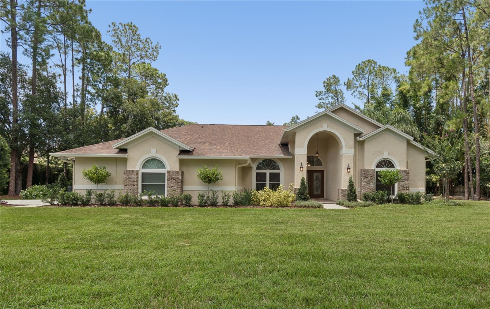 Single Family Residence in LUTZ, FL - Daniel Dourado