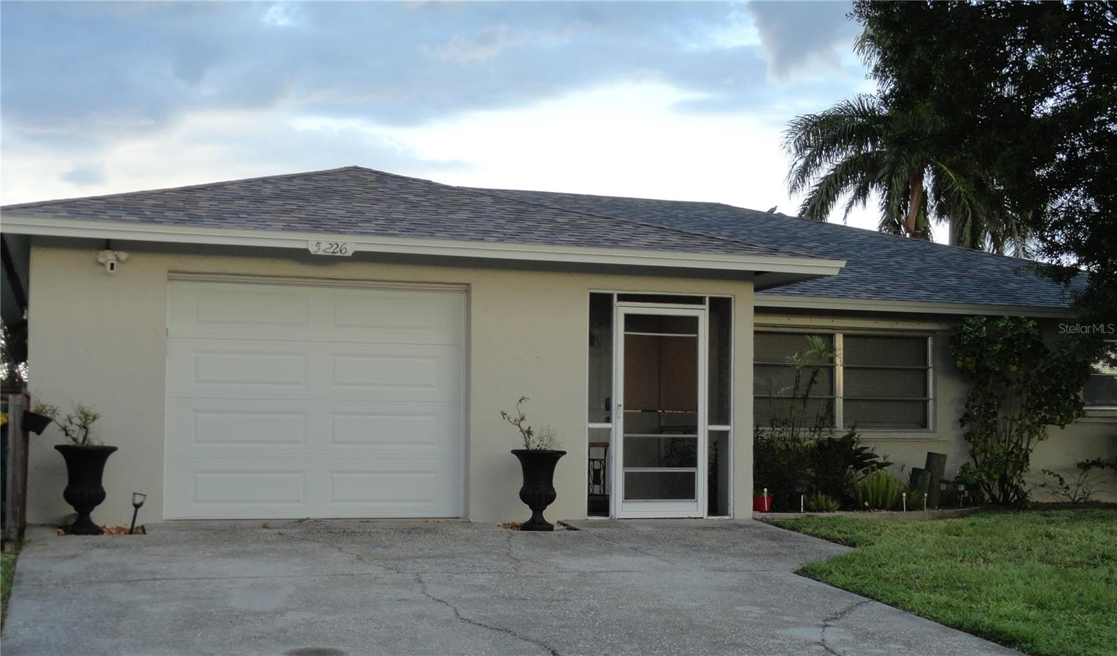 Single Family Residence in PORT CHARLOTTE, FL - Daniel Dourado