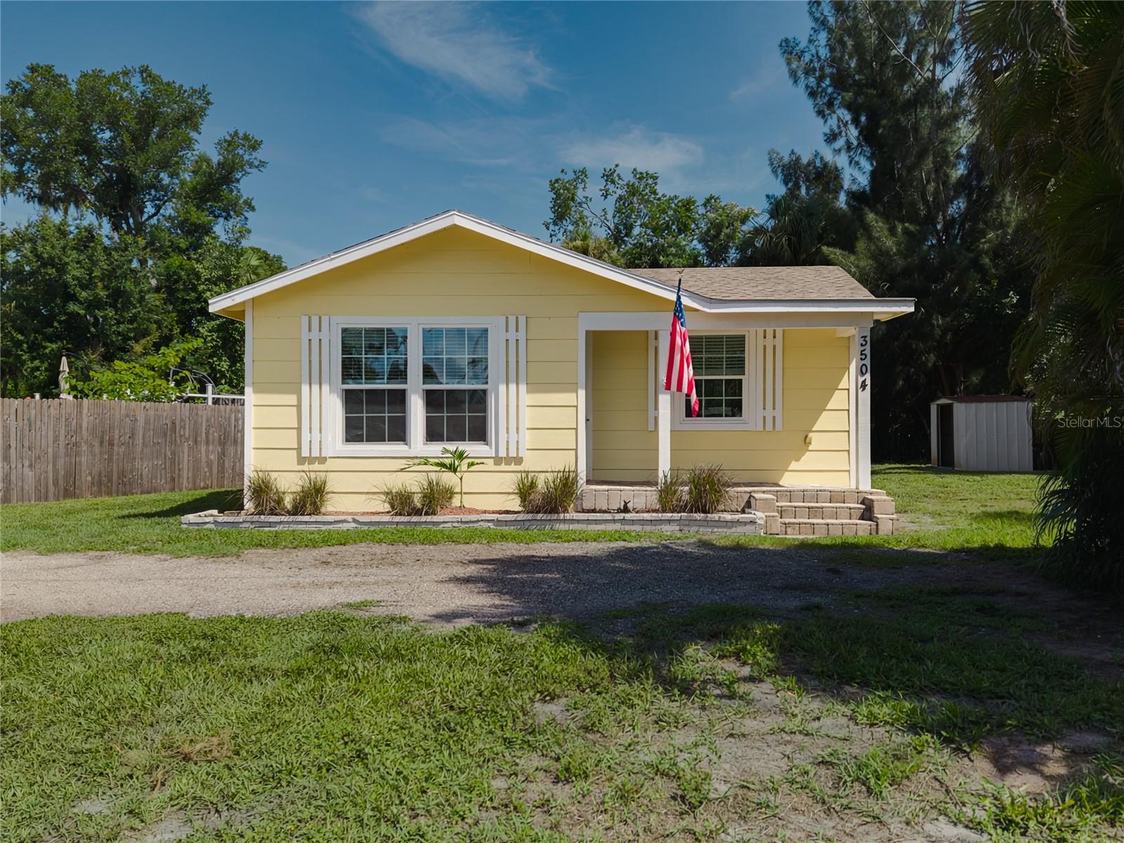 Single Family Residence in PALMETTO, FL - Daniel Dourado