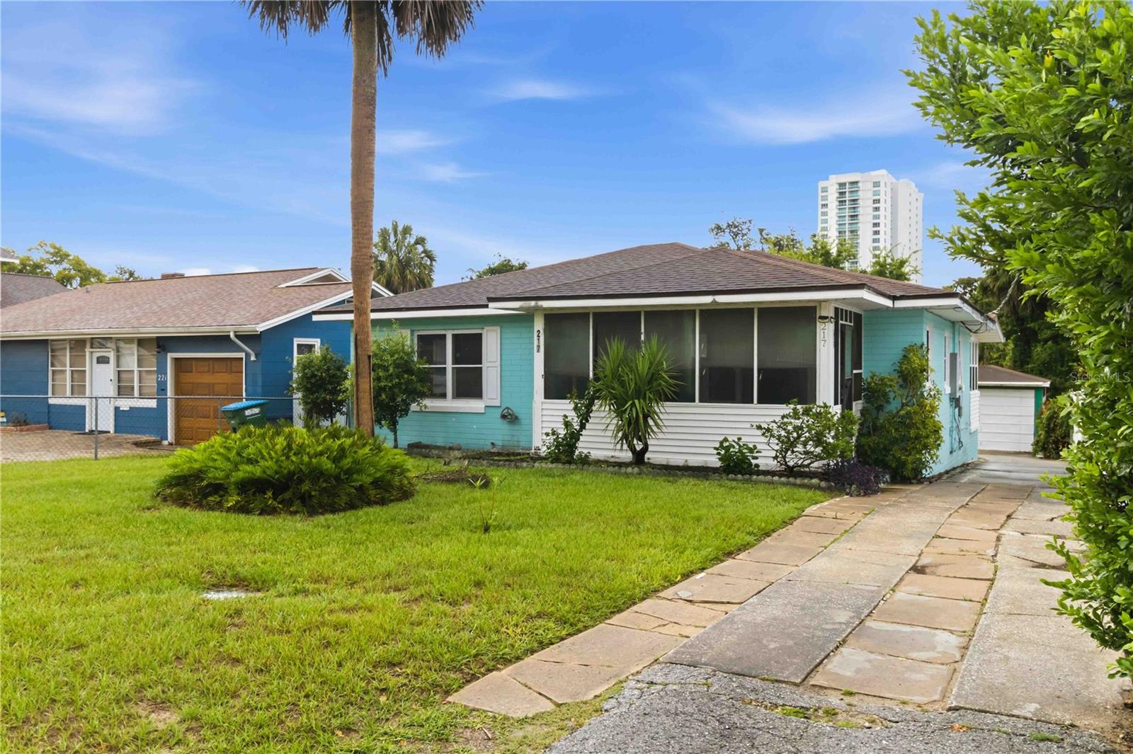 Single Family Residence in HOLLY HILL, FL - Daniel Dourado