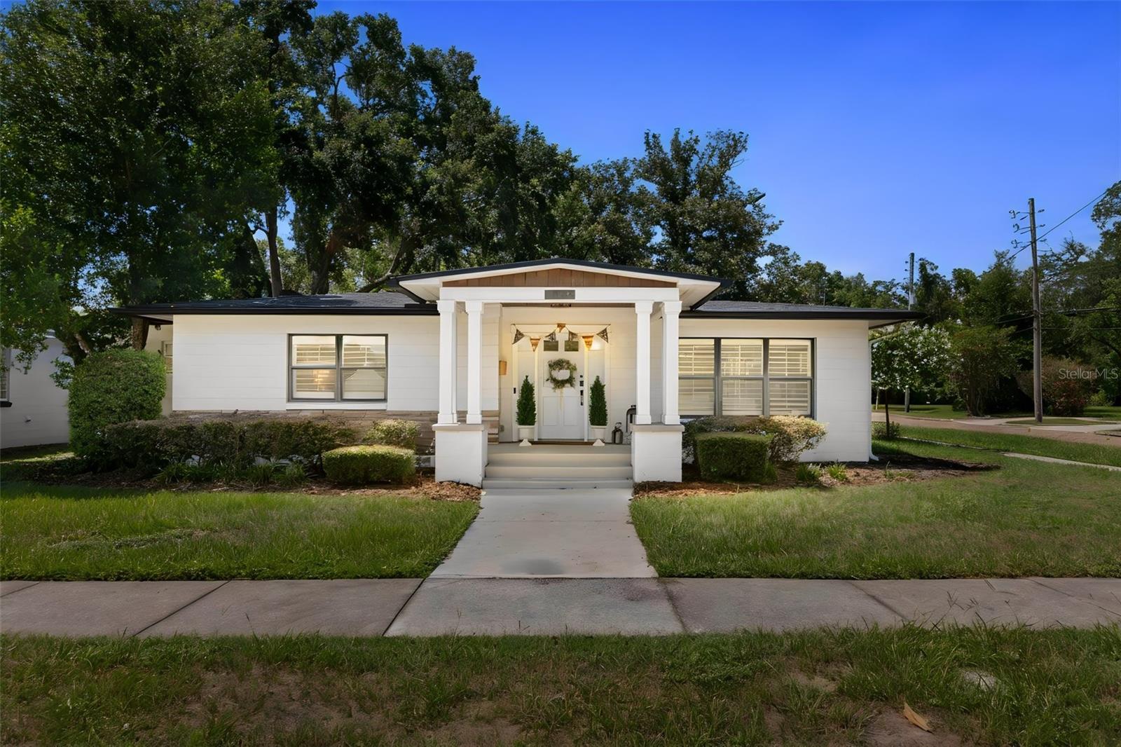 Single Family Residence in ORLANDO, FL - Daniel Dourado