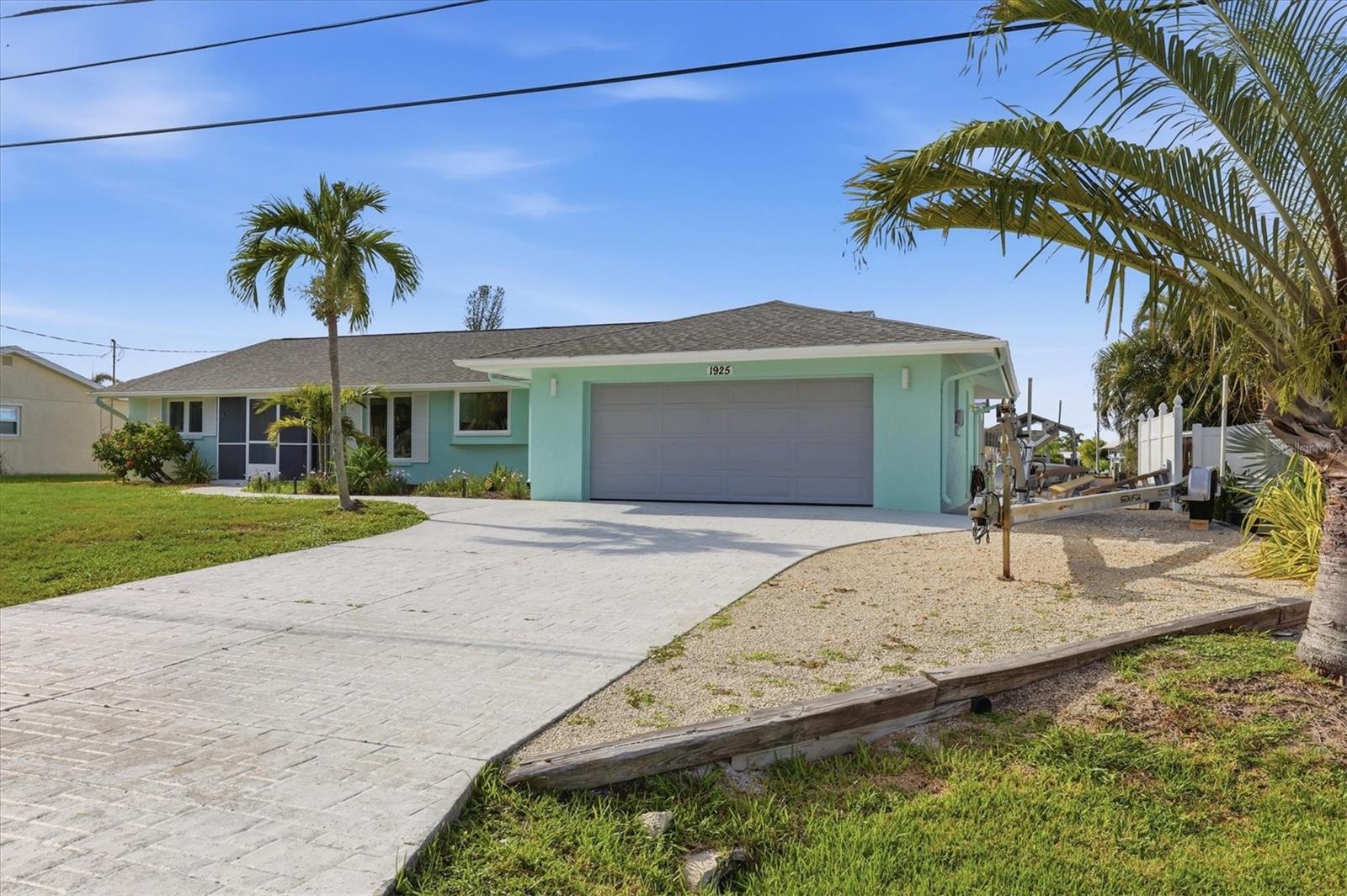 Single Family Residence in ENGLEWOOD, FL - Daniel Dourado