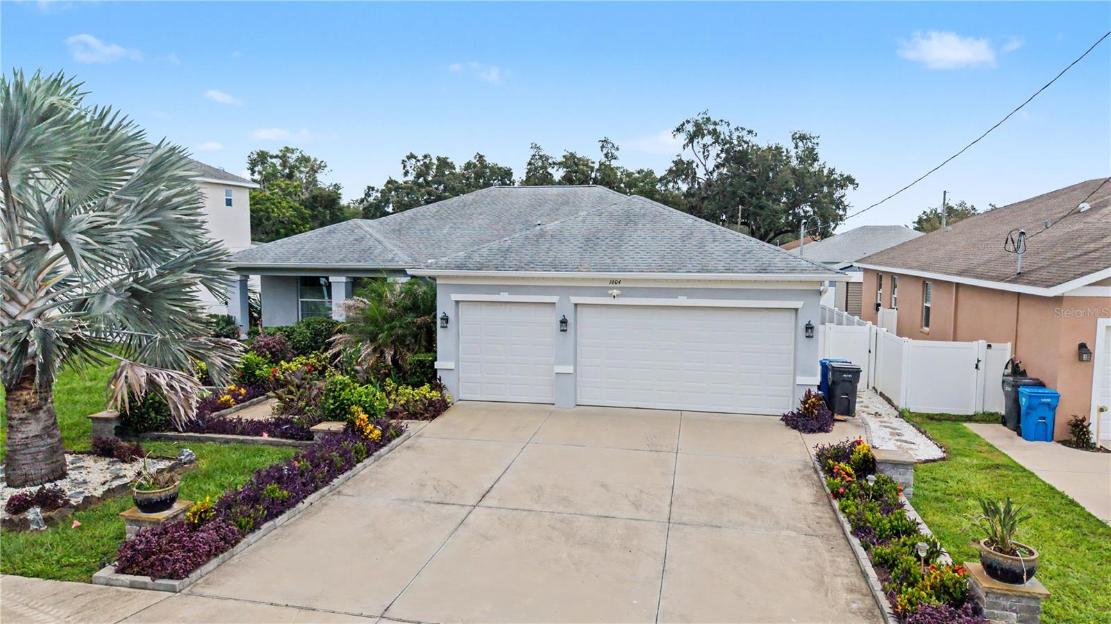 Single Family Residence in VALRICO, FL - Daniel Dourado
