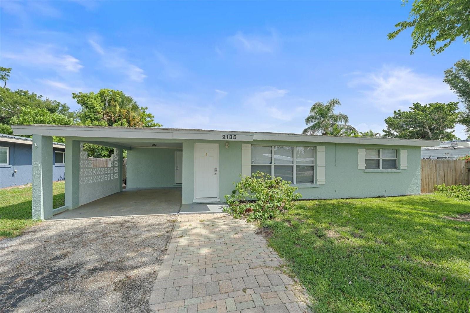 Single Family Residence in SARASOTA, FL - Daniel Dourado