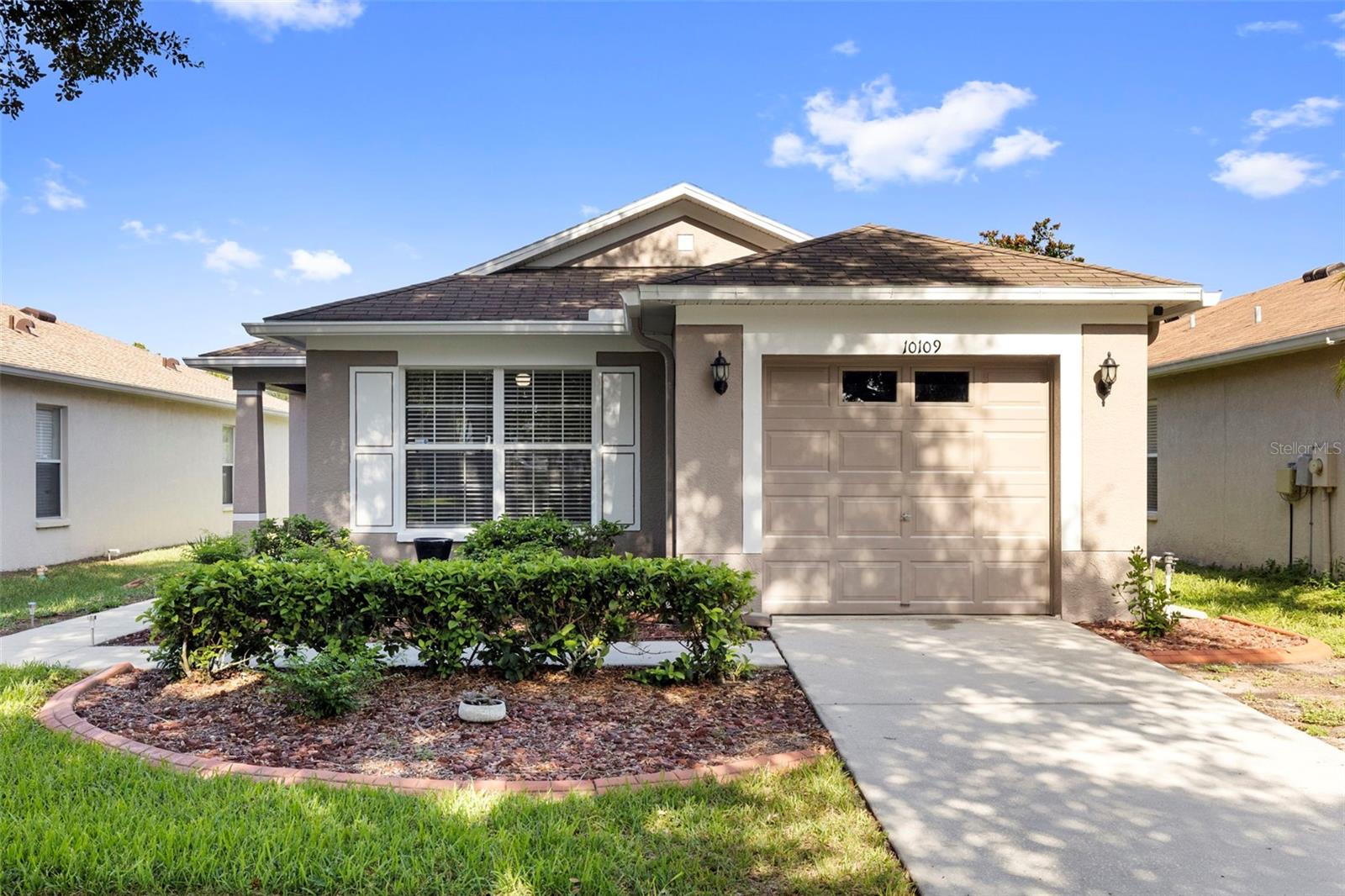 Single Family Residence in LAND O LAKES, FL - Daniel Dourado