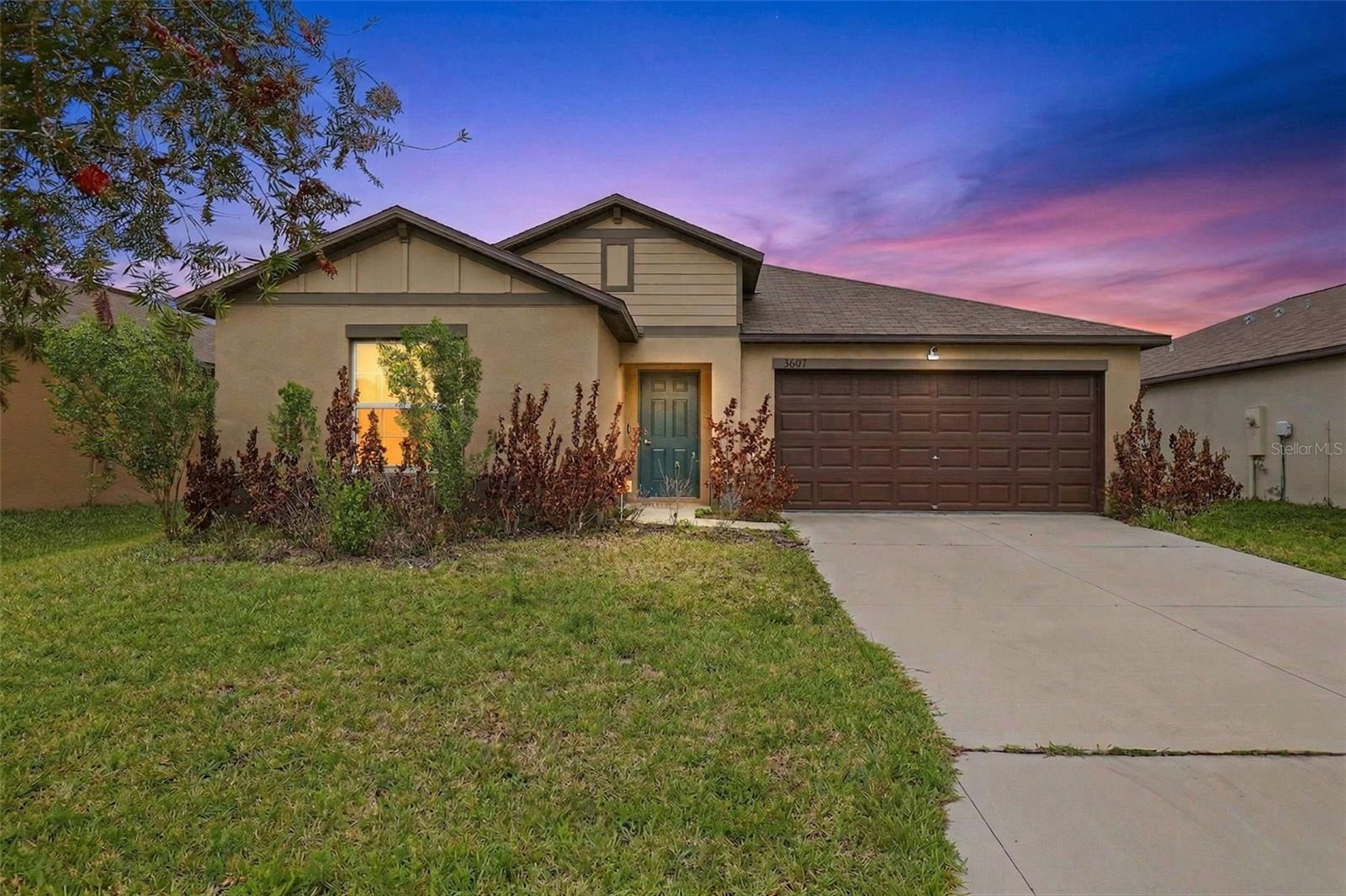 Single Family Residence in PLANT CITY, FL - Daniel Dourado