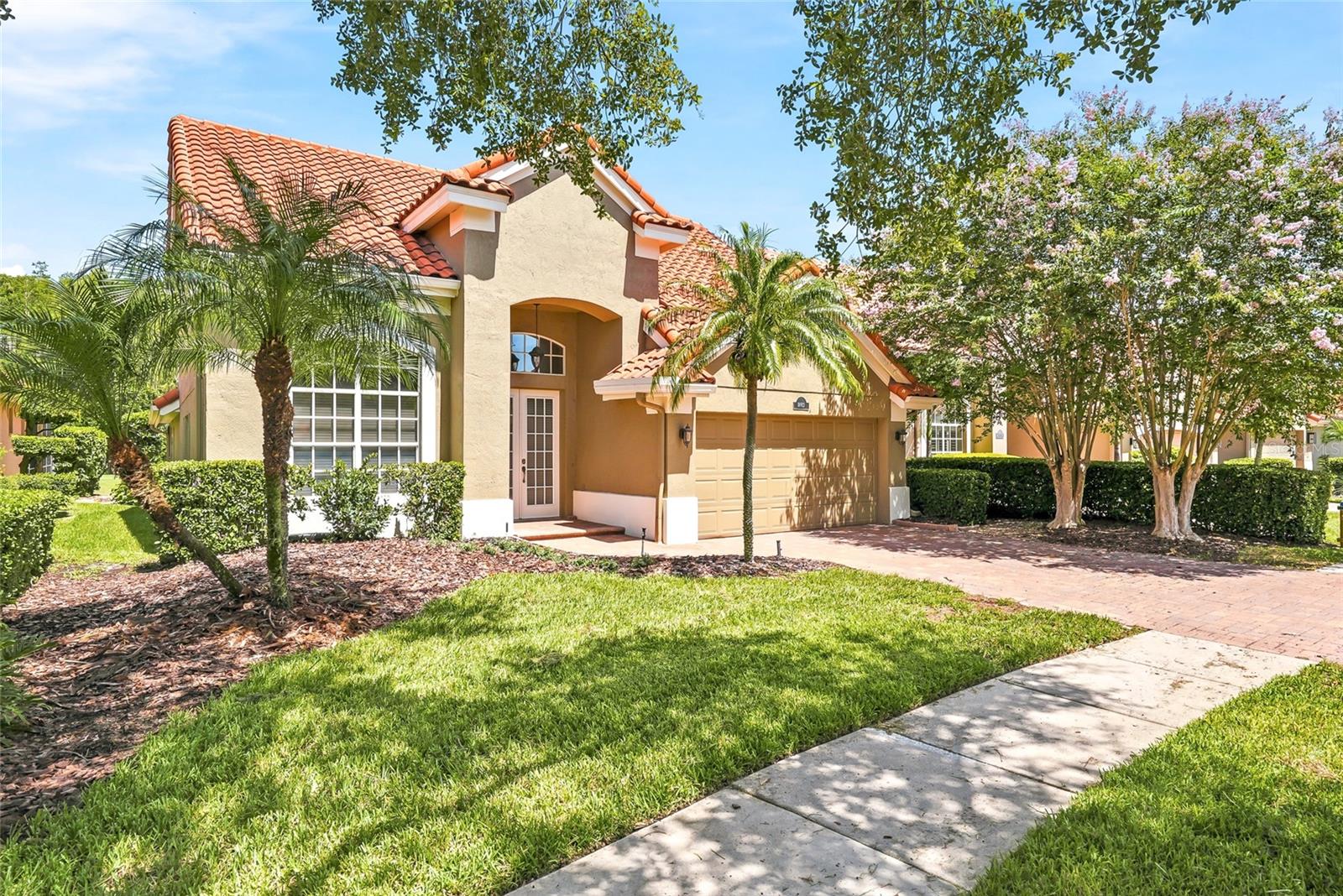 Single Family Residence in LUTZ, FL - Daniel Dourado