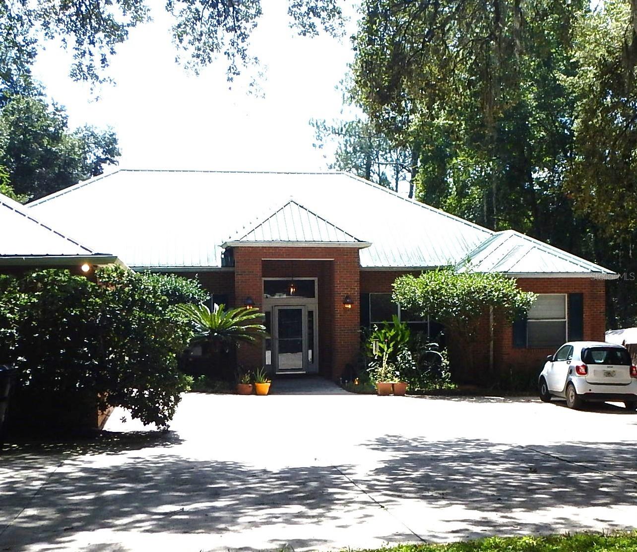 Single Family Residence in MELROSE, FL - Daniel Dourado
