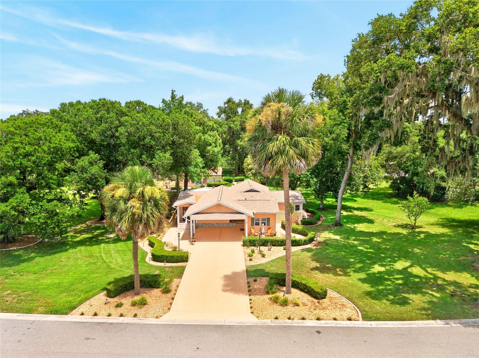 Single Family Residence in THE VILLAGES, FL - Daniel Dourado