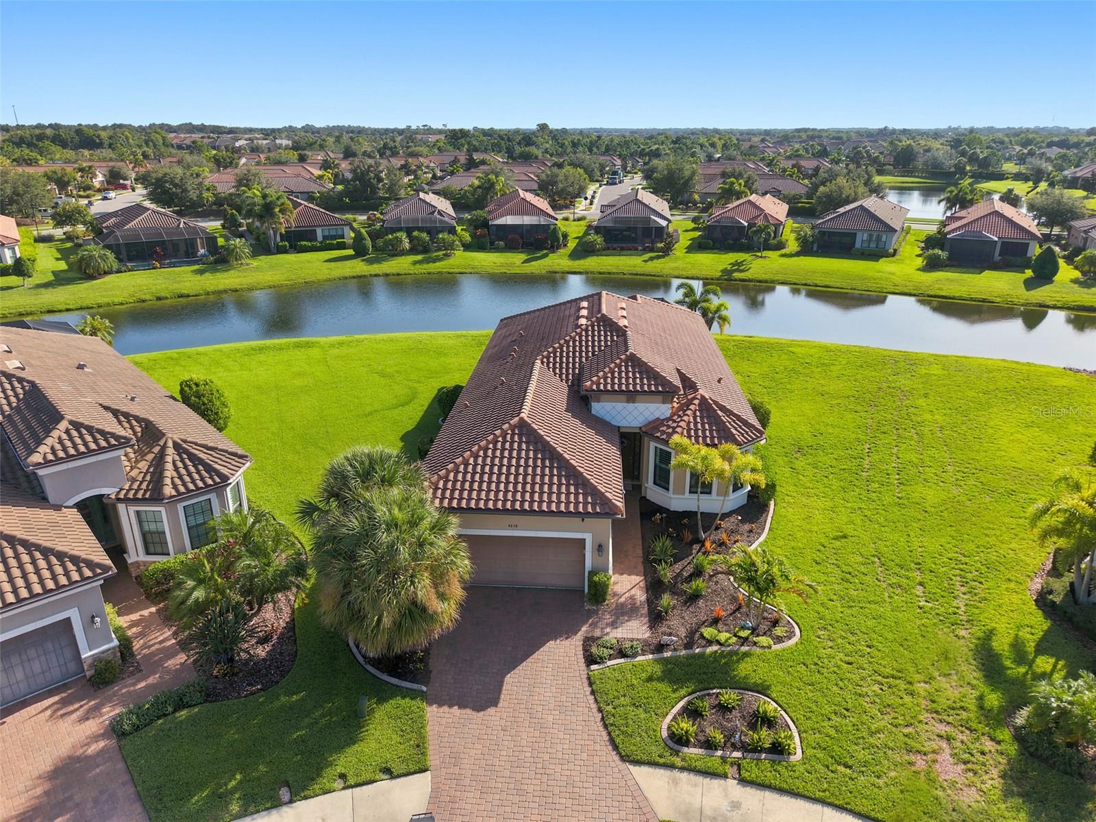 Single Family Residence in PALMETTO, FL - Daniel Dourado