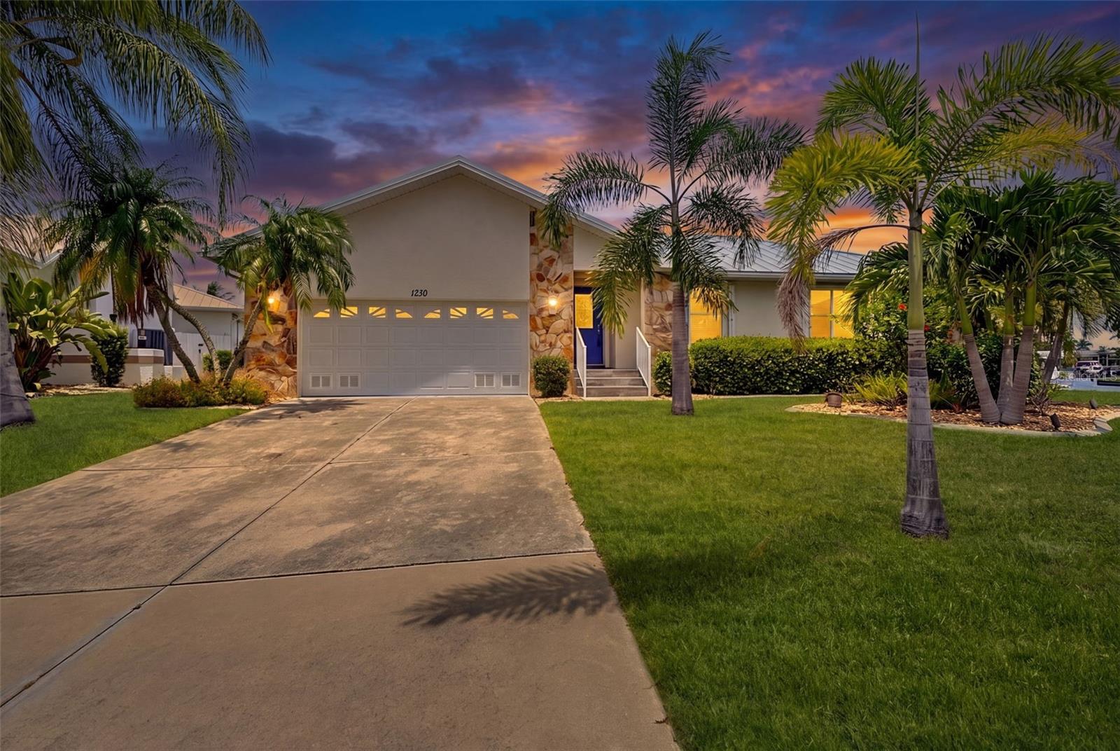 Single Family Residence in PUNTA GORDA, FL - Daniel Dourado