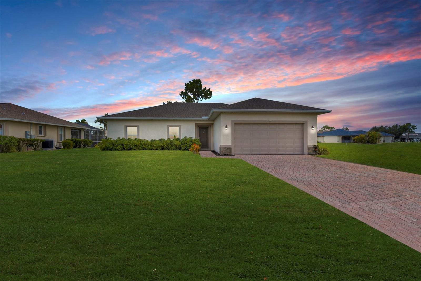 Single Family Residence in PUNTA GORDA, FL - Daniel Dourado