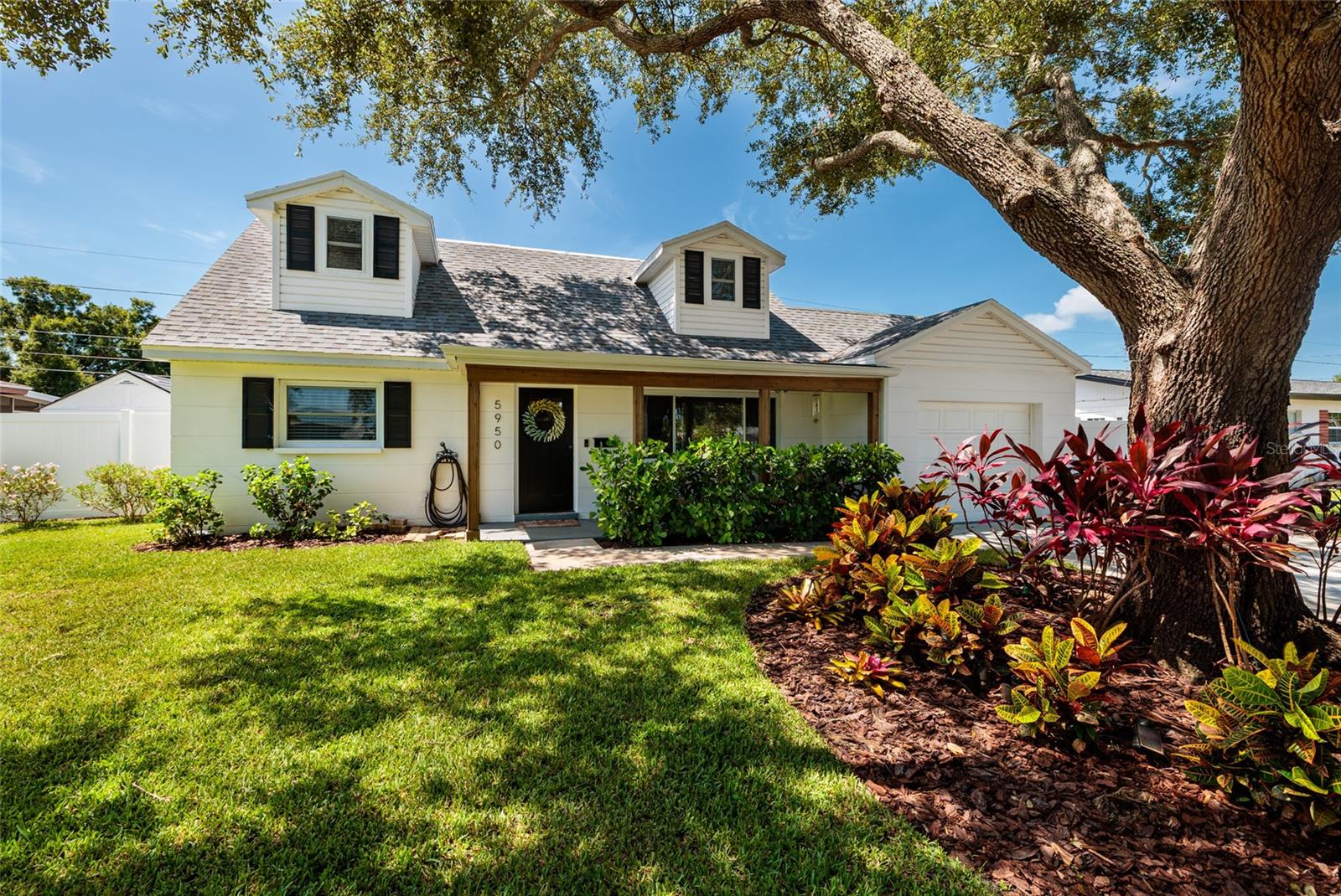 Single Family Residence em ST PETERSBURG, FL - Daniel Dourado