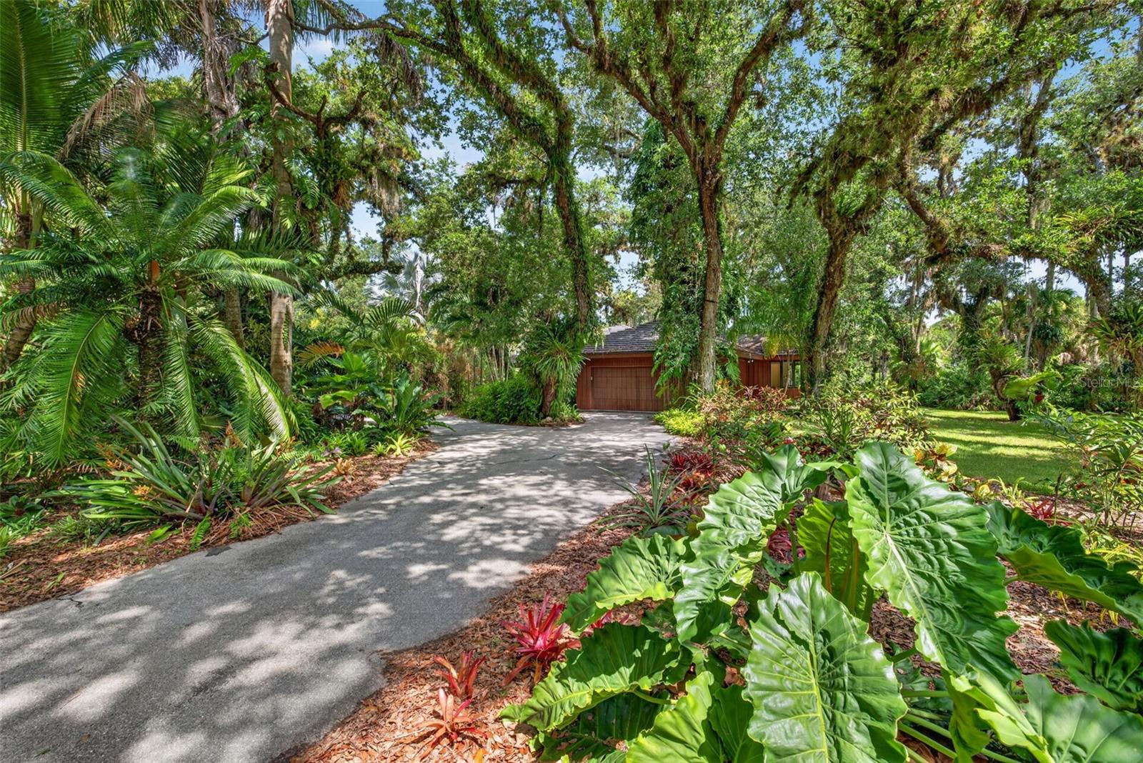 Single Family Residence in FORT MYERS, FL - Daniel Dourado