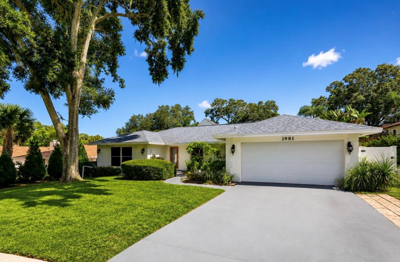 Single Family Residence in DUNEDIN, FL - Daniel Dourado