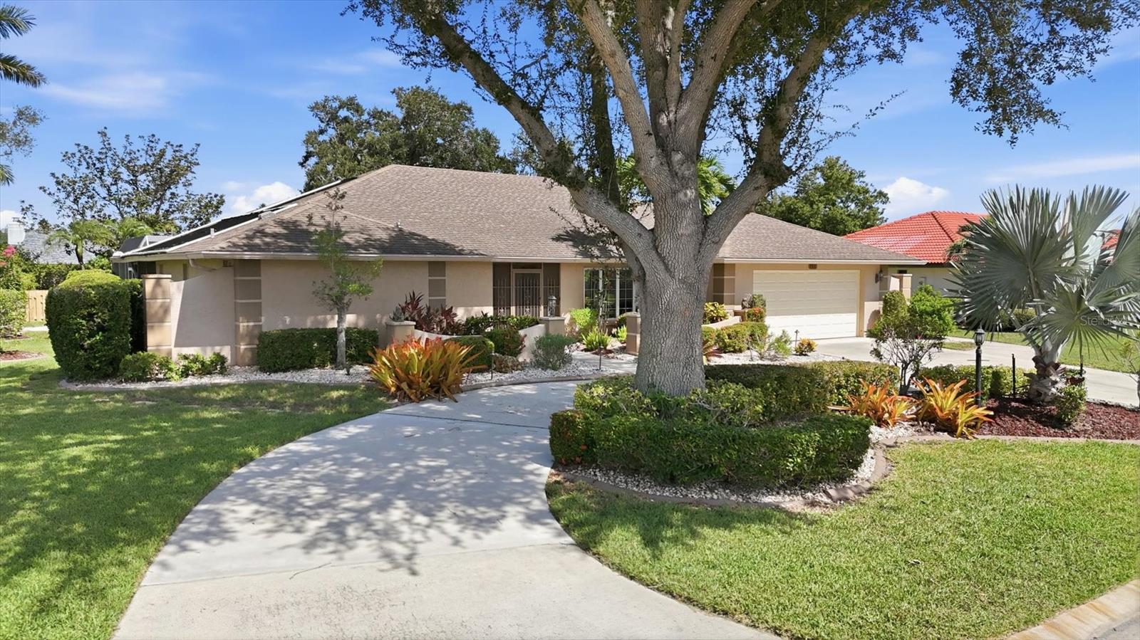 Single Family Residence in SARASOTA, FL - Daniel Dourado